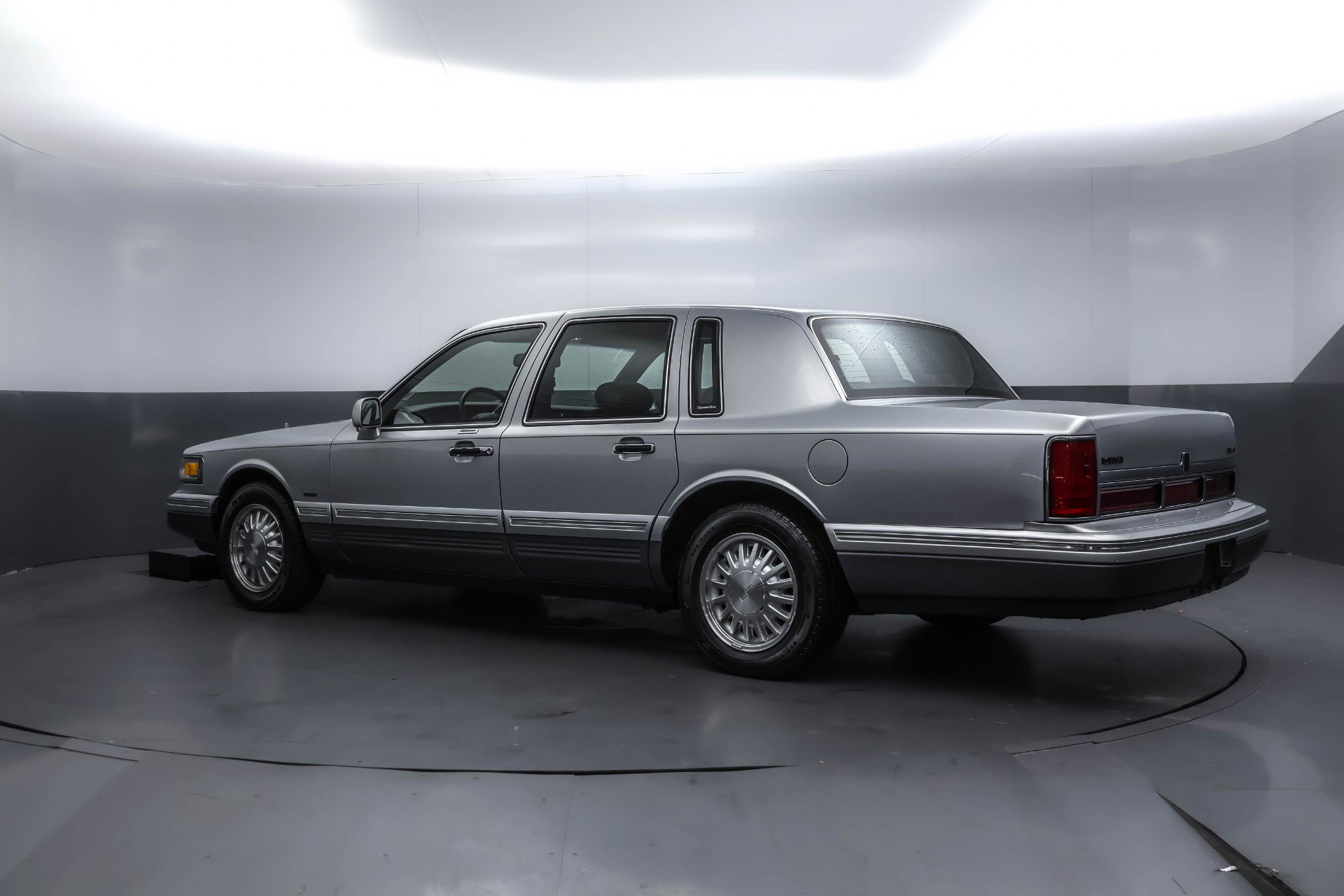 Used 1995 Lincoln Town Car Signature image 20
