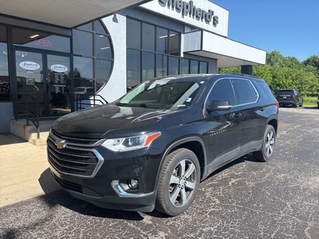 Used 2021 Chevrolet Traverse LT w/ LT Premium Package AWD/4WD image 2