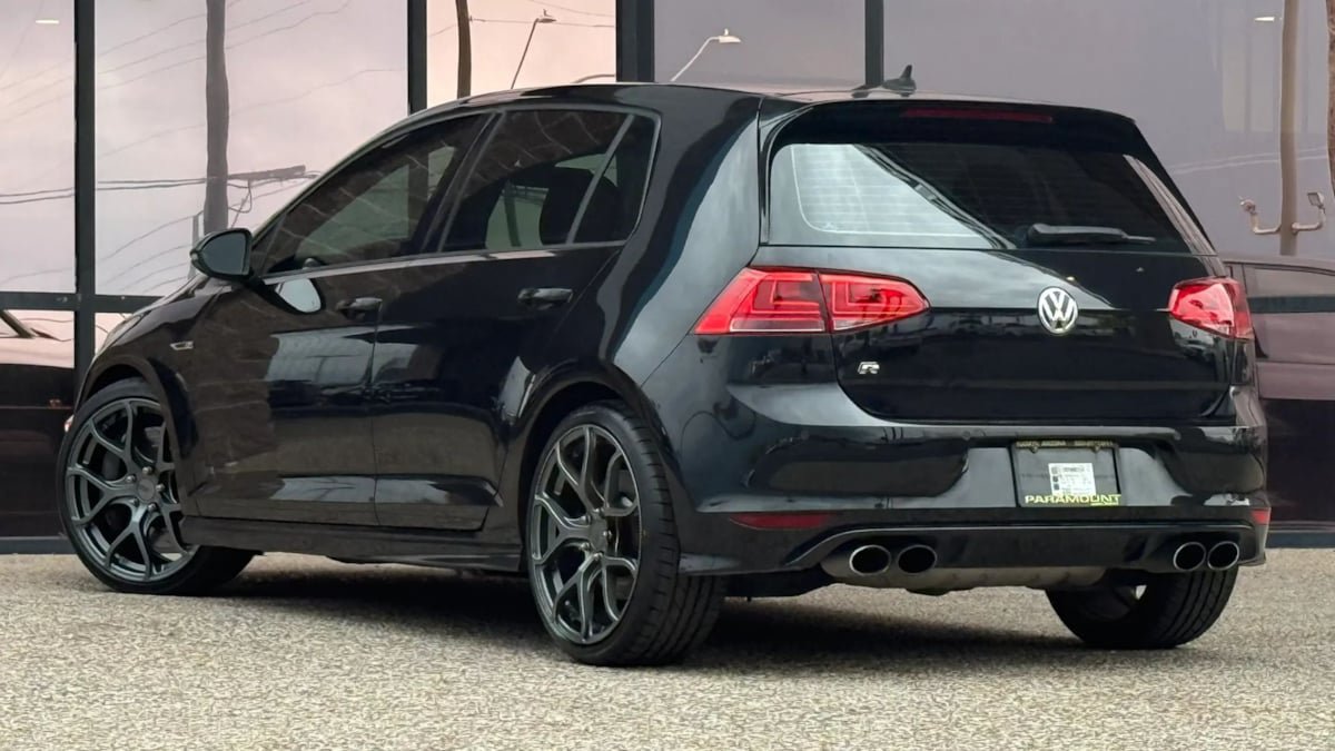 Used 2017 Volkswagen Golf R 4-Door AWD/4WD image 7