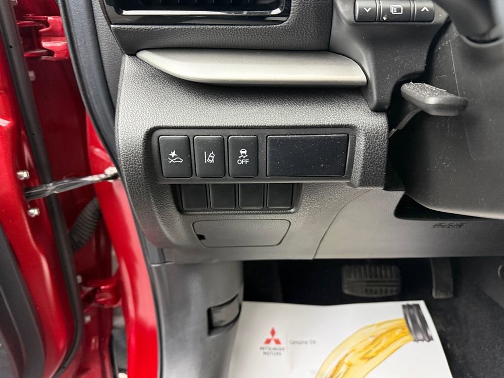 Used 2023 Mitsubishi Eclipse Cross SEL image 28