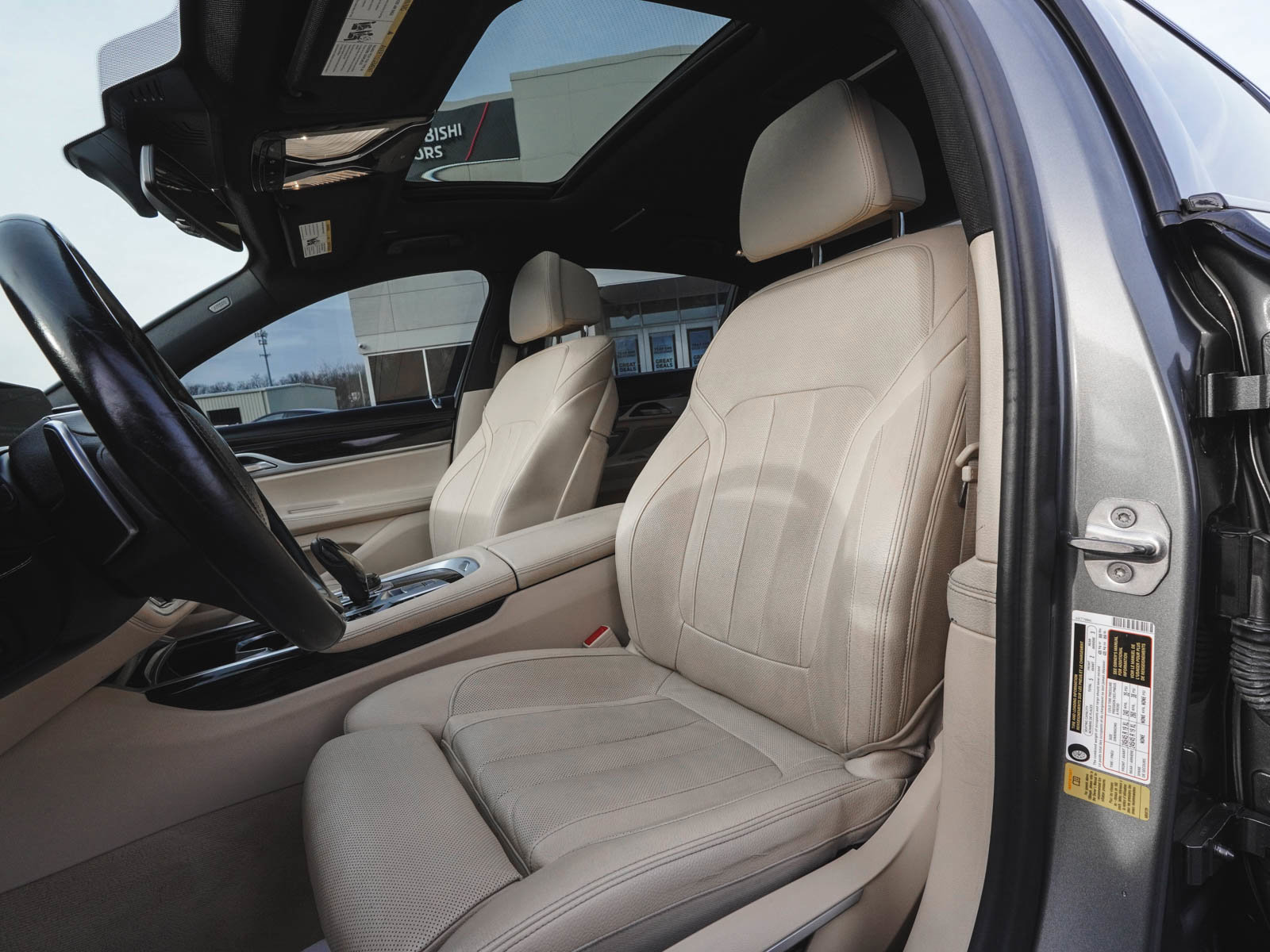 Used 2017 BMW 740i image 32