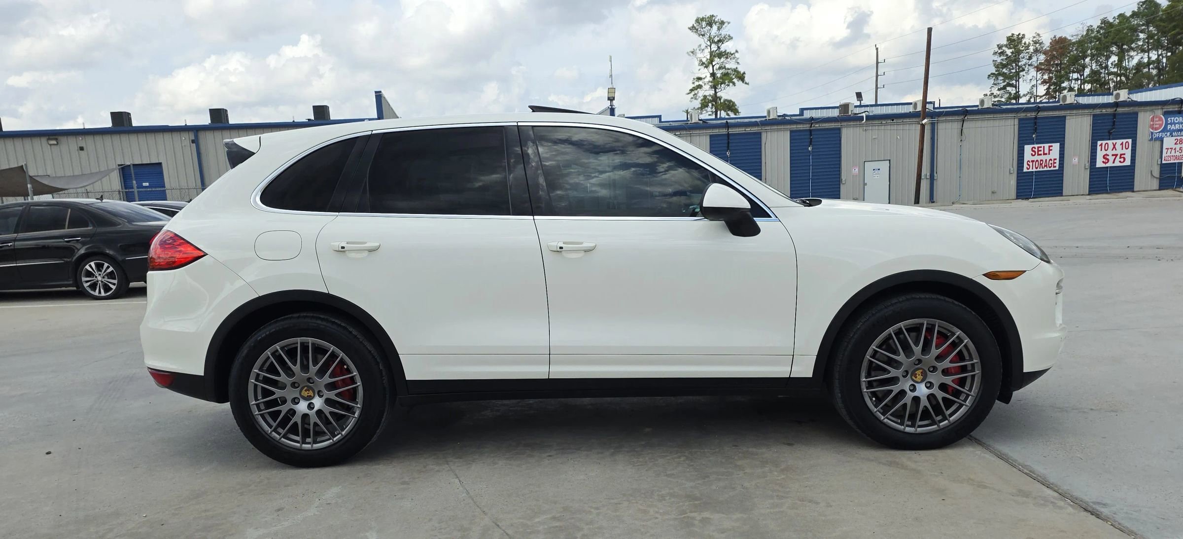 Used 2011 Porsche Cayenne Turbo AWD/4WD image 9