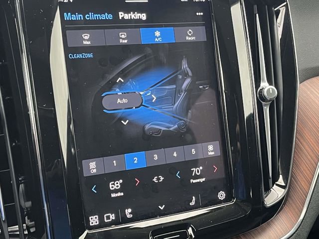 Used 2024 Volvo XC60 B5 Plus w/ Protection Package Premier image 31