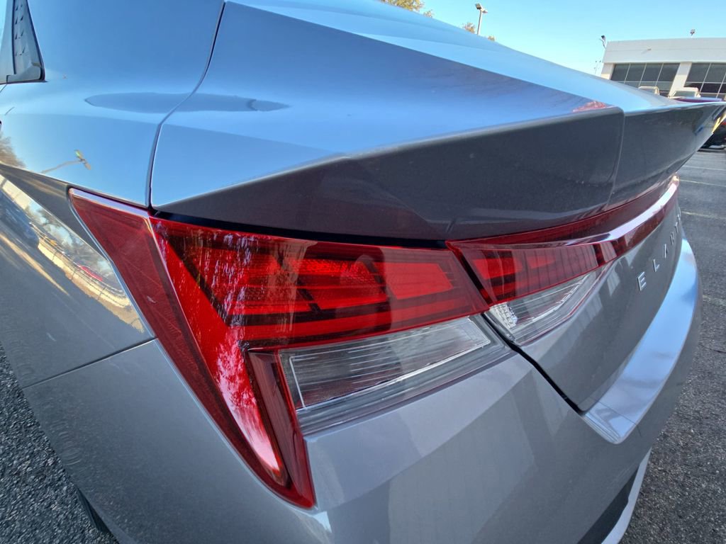 New 2026 Hyundai Elantra Hybrid w/ Cargo Package FWD image 32