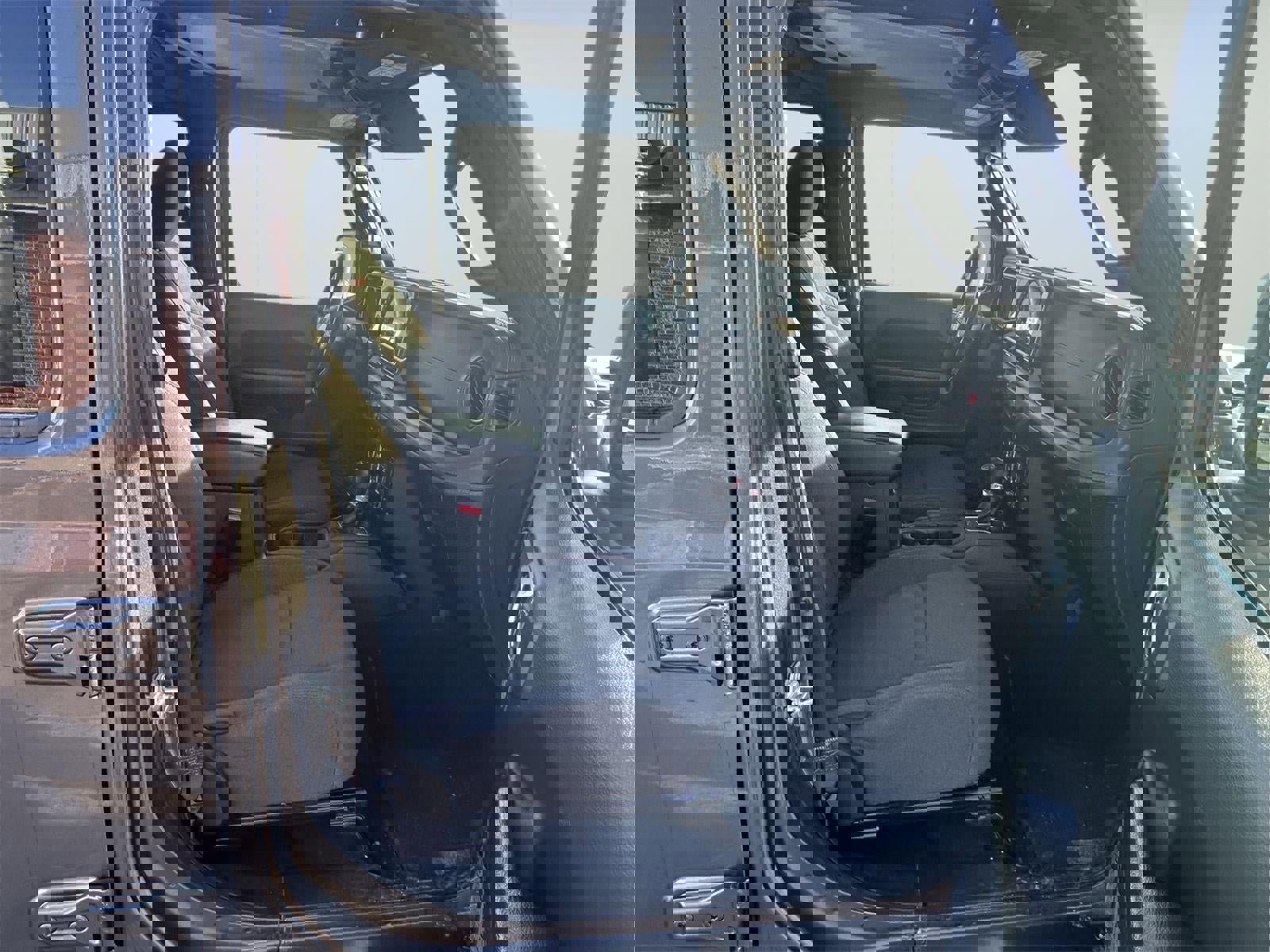 Used 2024 Jeep Wrangler Unlimited Rubicon image 36