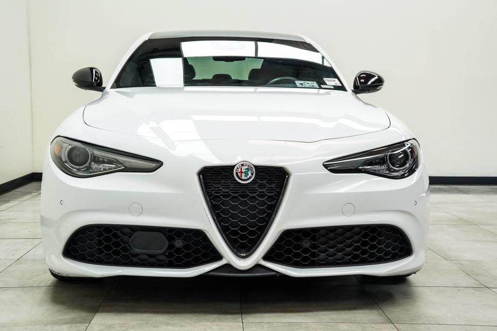 Used 2023 Alfa Romeo Giulia Veloce RWD image 6