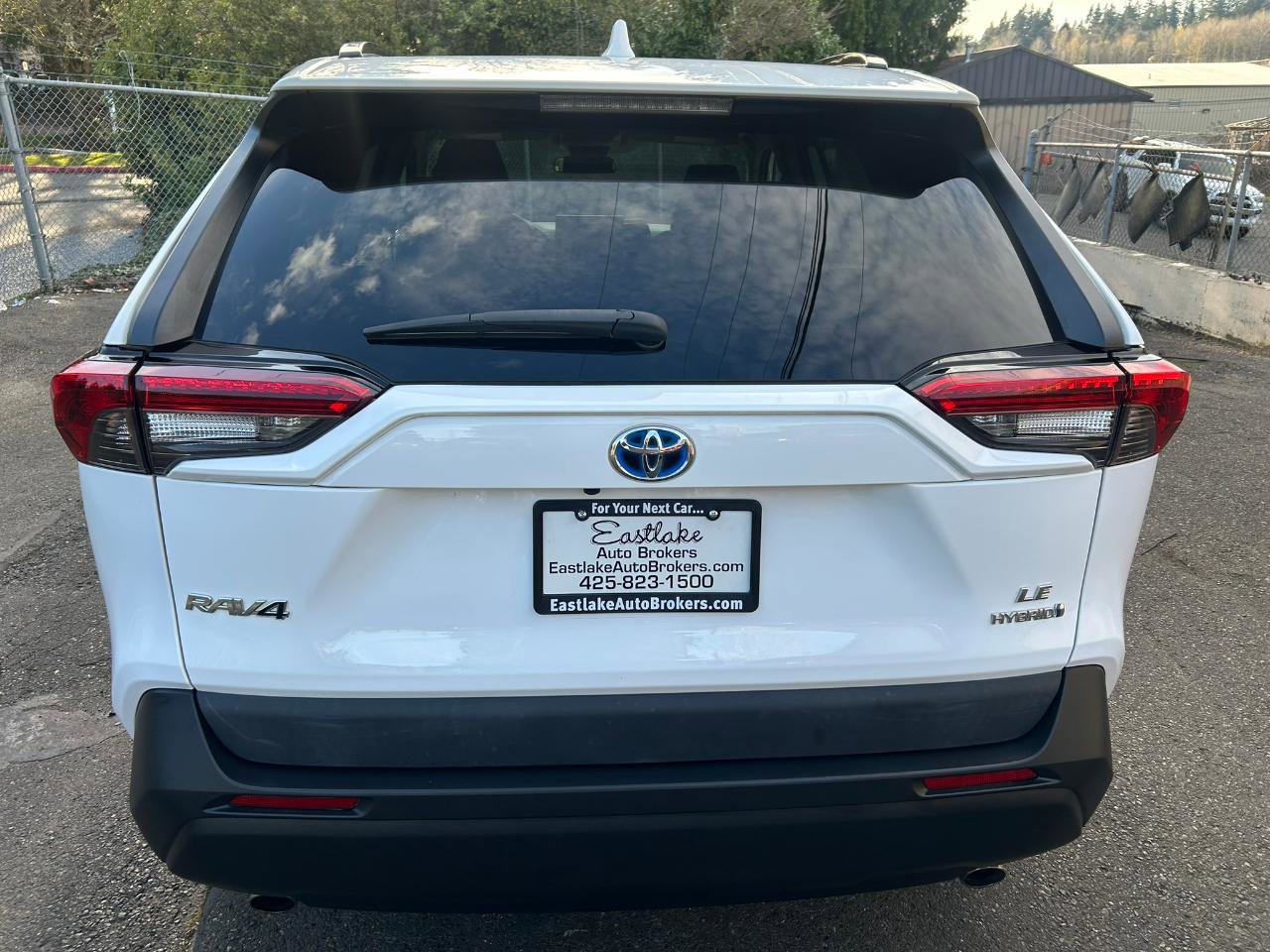 Used 2021 Toyota RAV4 LE AWD/4WD image 6