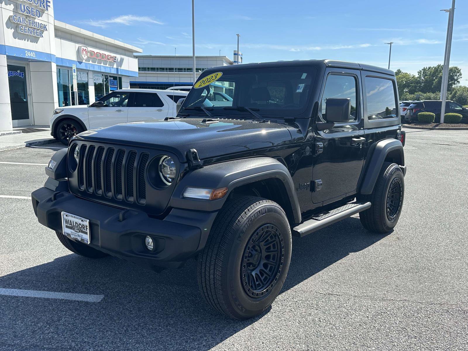 Used 2023 Jeep Wrangler Sport AWD/4WD image 3