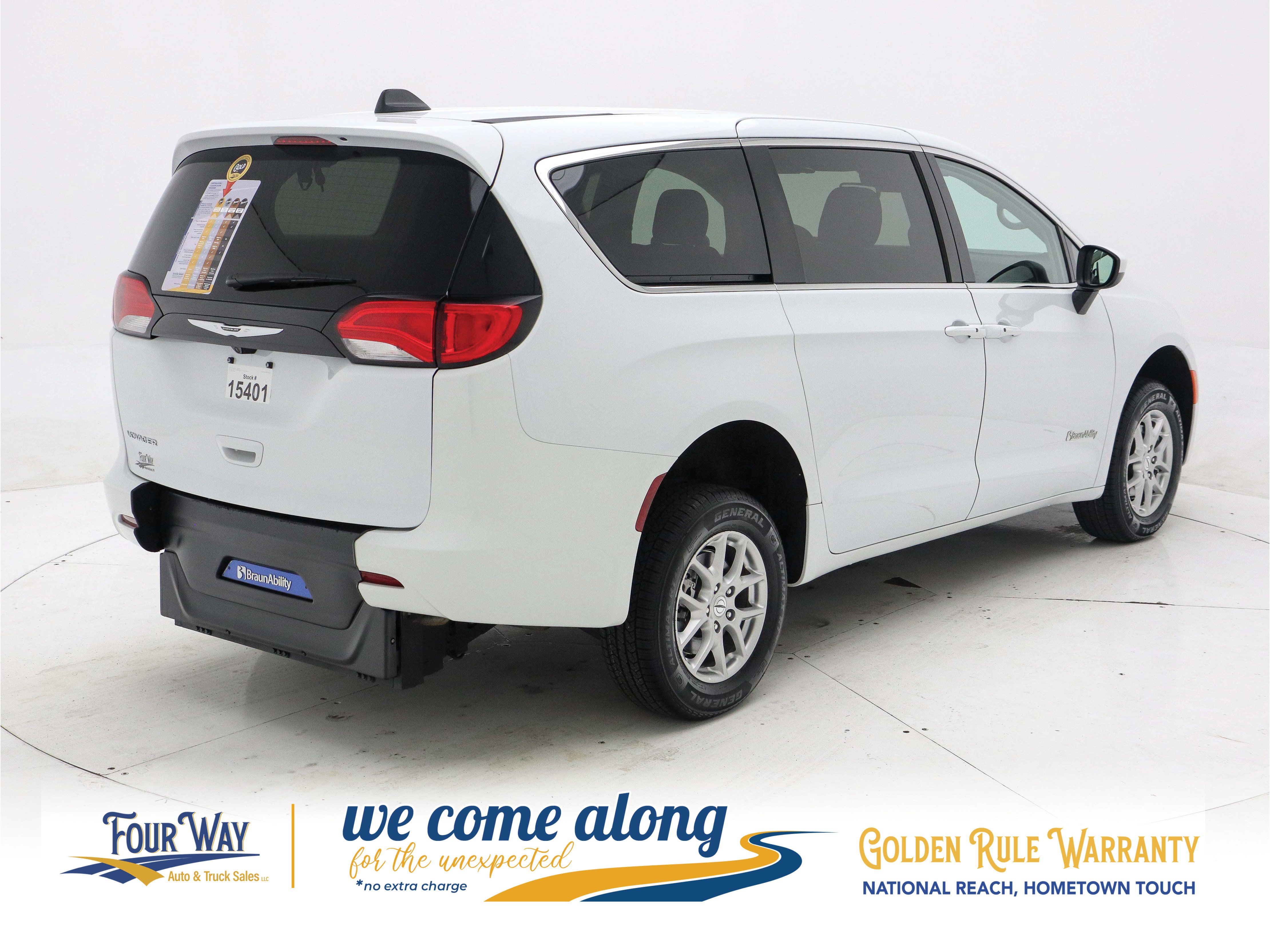 Used 2023 Chrysler Voyager LX FWD image 6