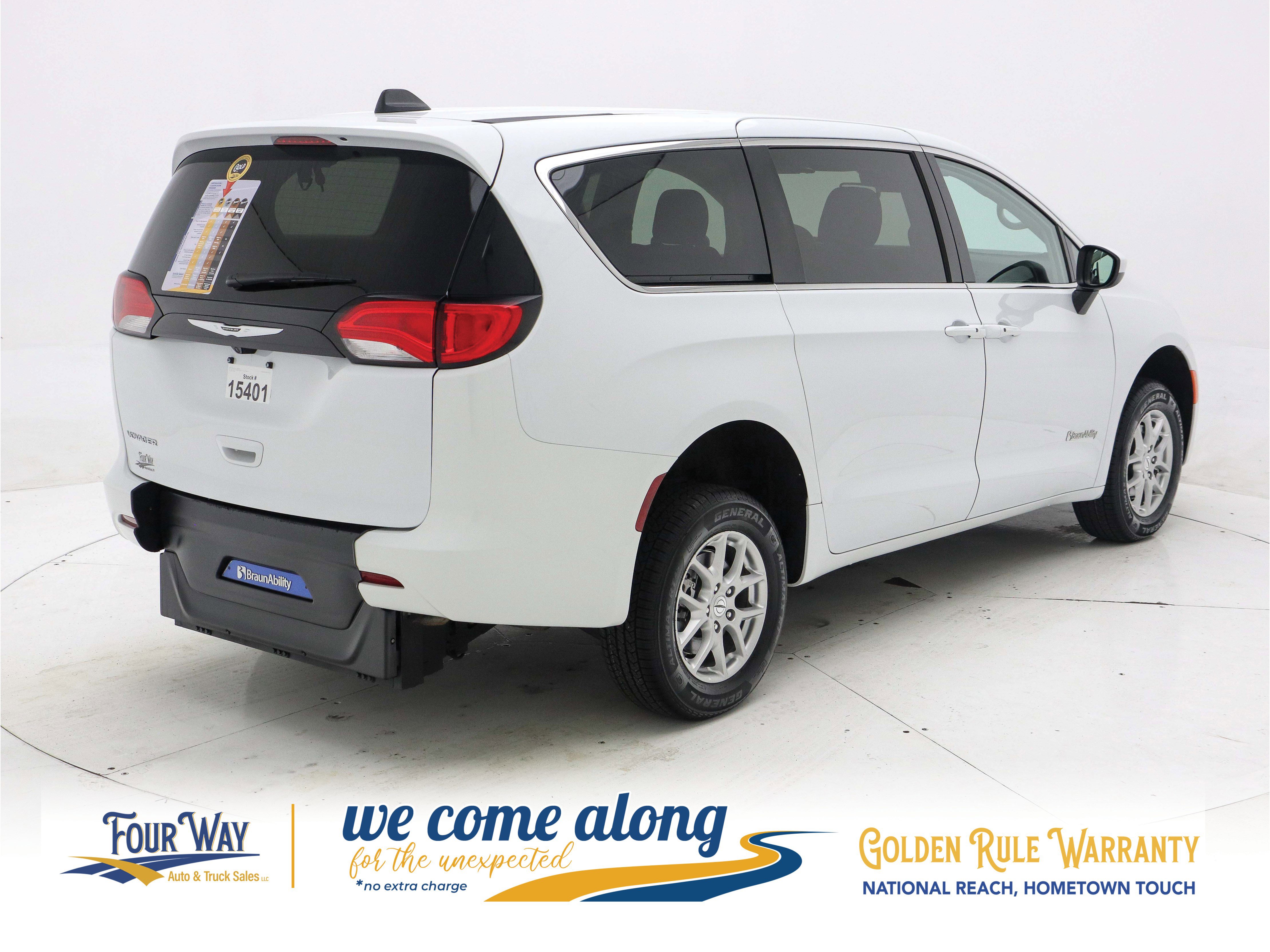 Used 2023 Chrysler Voyager LX image 6