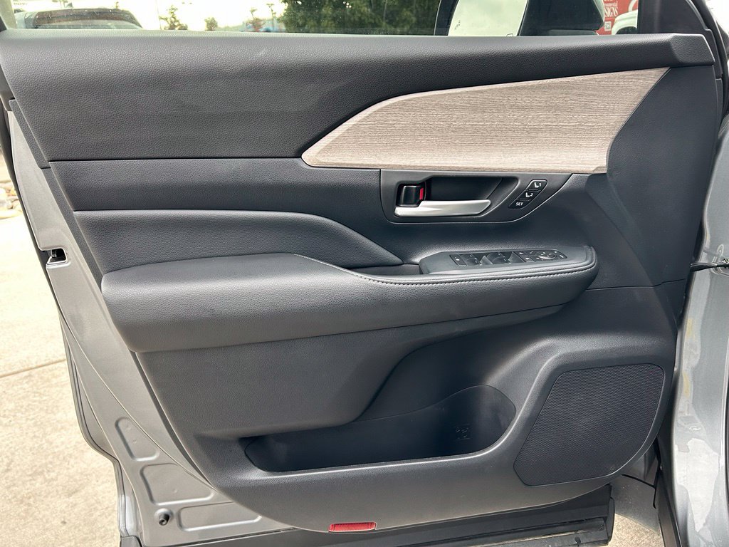 Used 2026 Toyota Grand Highlander AWD Hybrid image 23