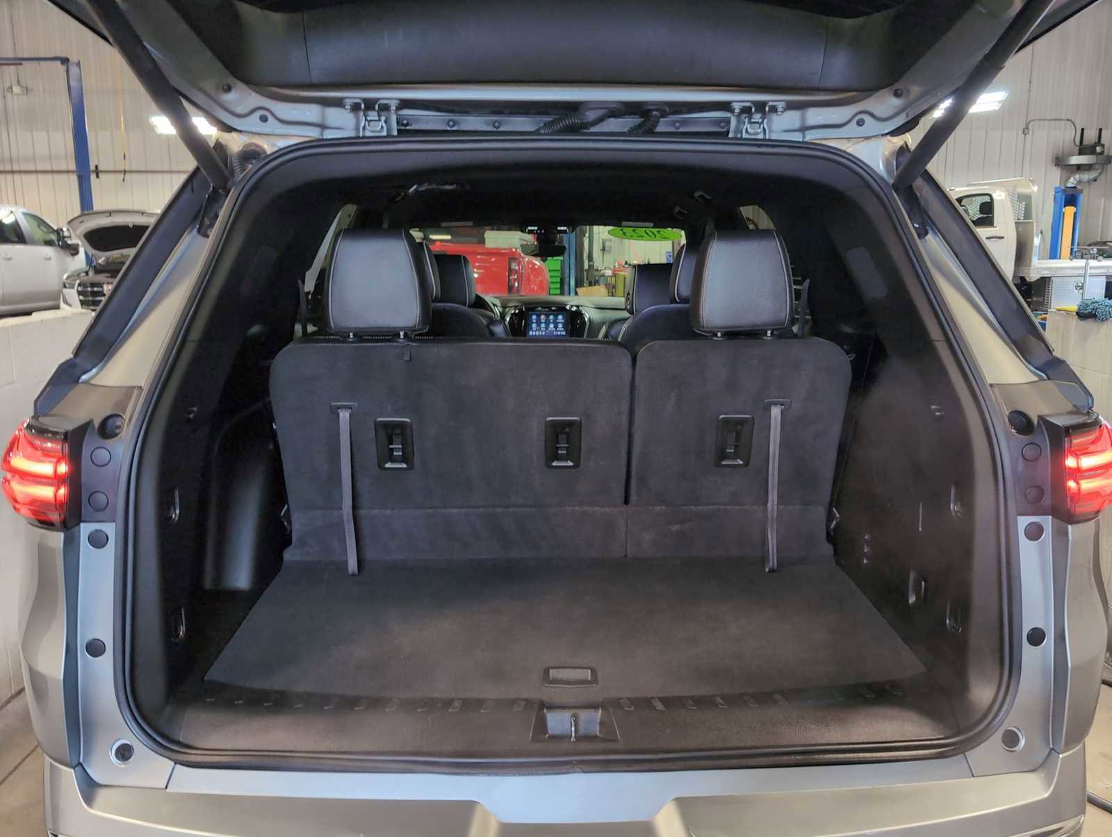Used 2023 Chevrolet Traverse Premier image 26