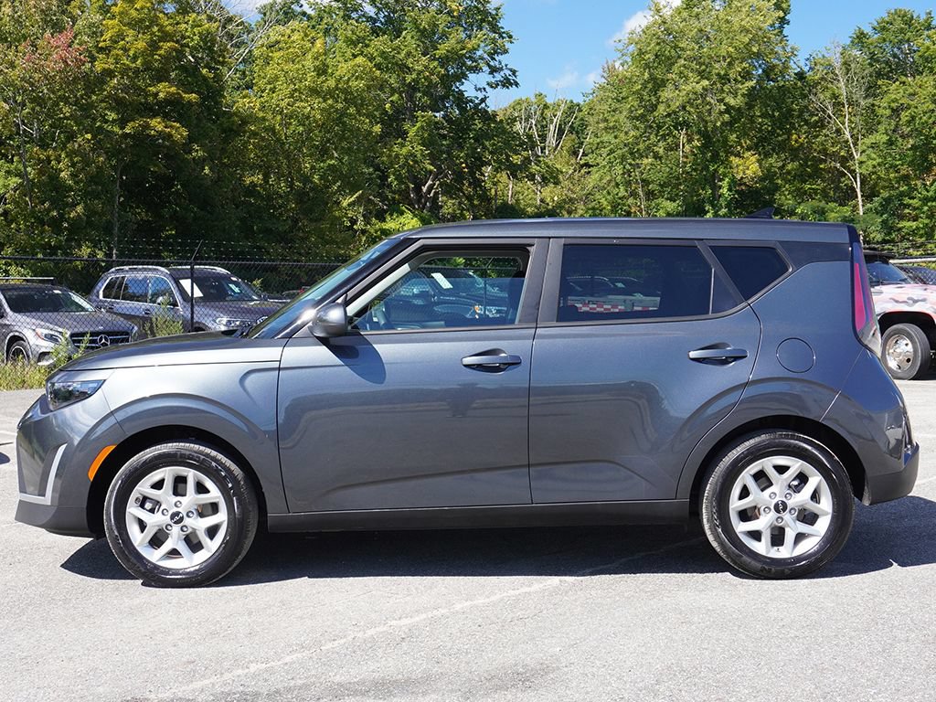 Used 2025 Kia Soul LX w/ LX Technology Package FWD image 16