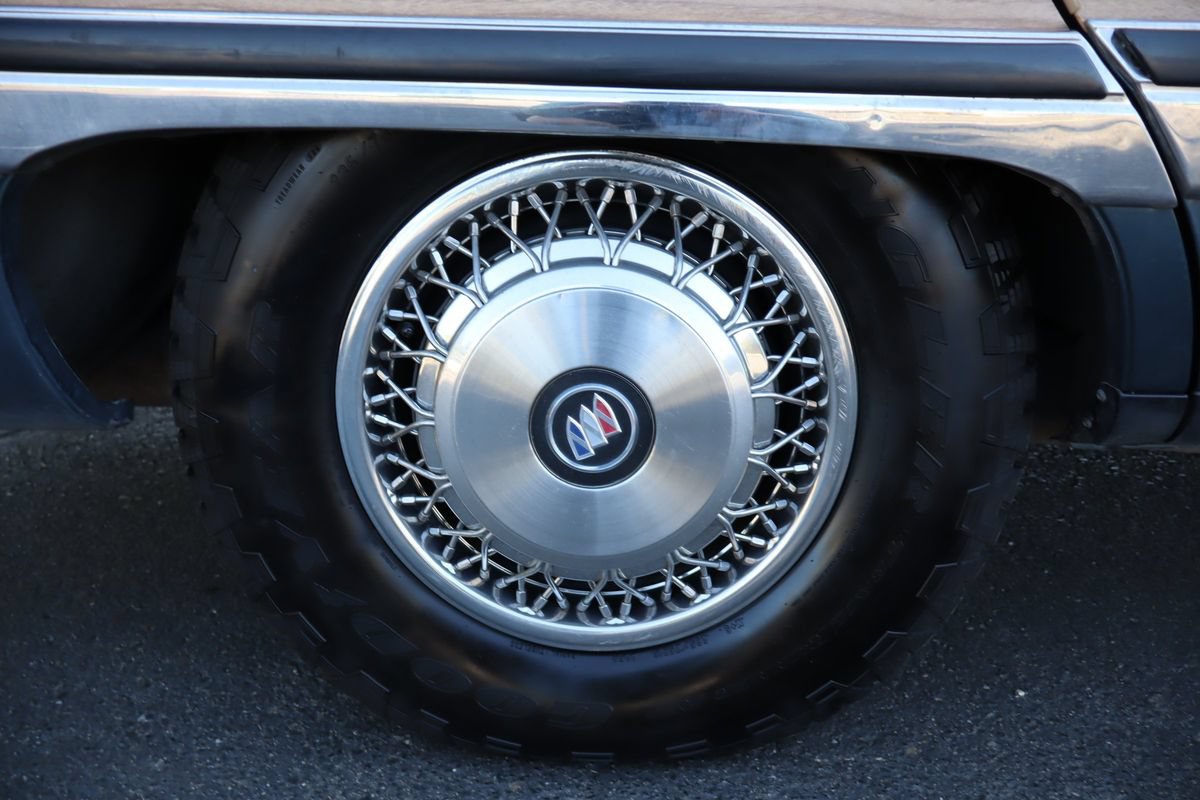 Used 1996 Buick Roadmaster Estate RWD image 41