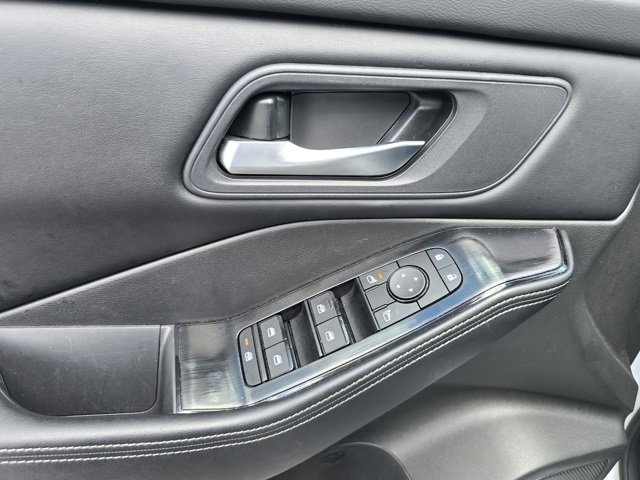 Used 2024 Nissan Rogue SV image 16