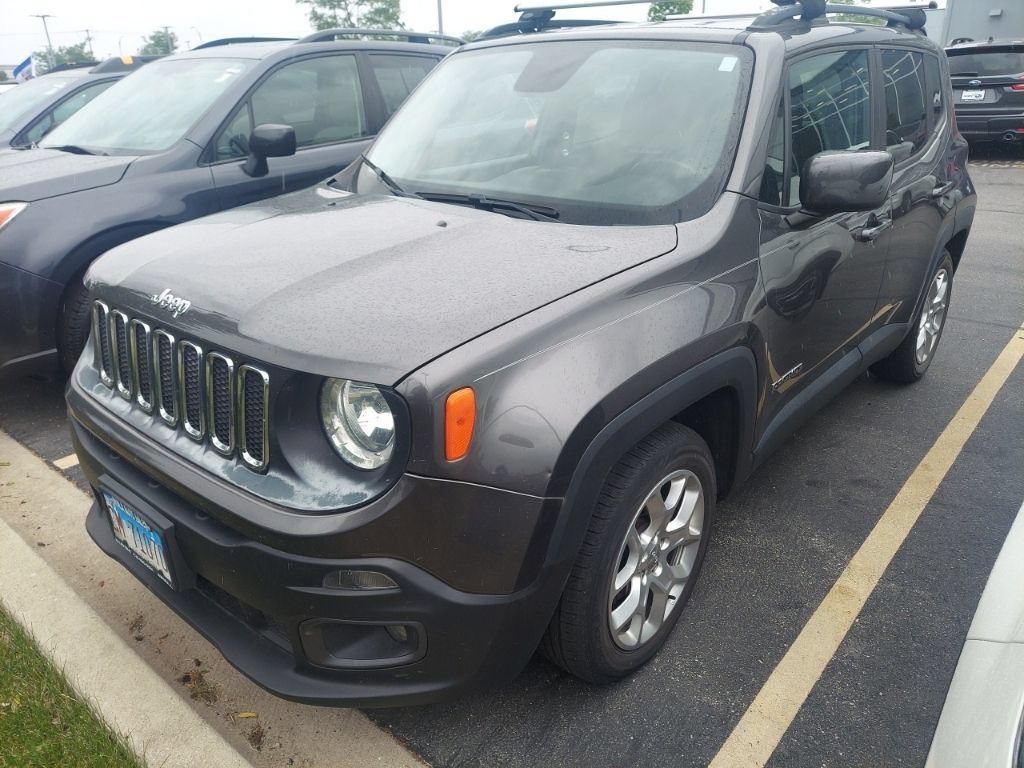 Used 2016 Jeep Renegade Latitude FWD image 4