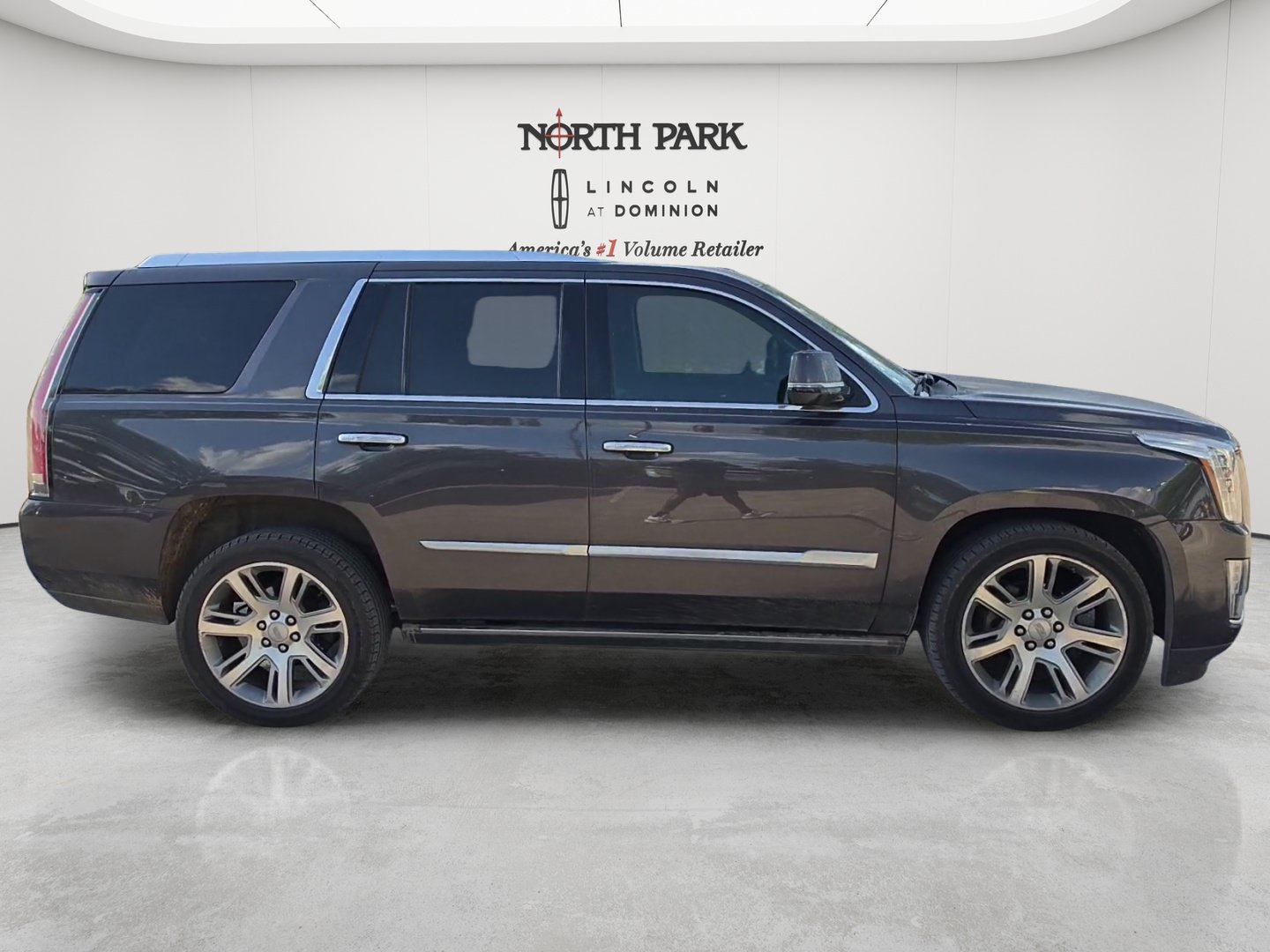 Used 2016 Cadillac Escalade Premium AWD/4WD image 6