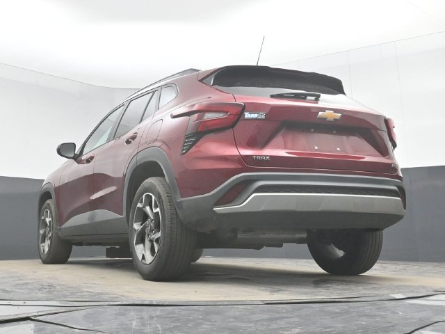 Used 2024 Chevrolet Trax LT w/ Driver Confidence Package FWD image 31