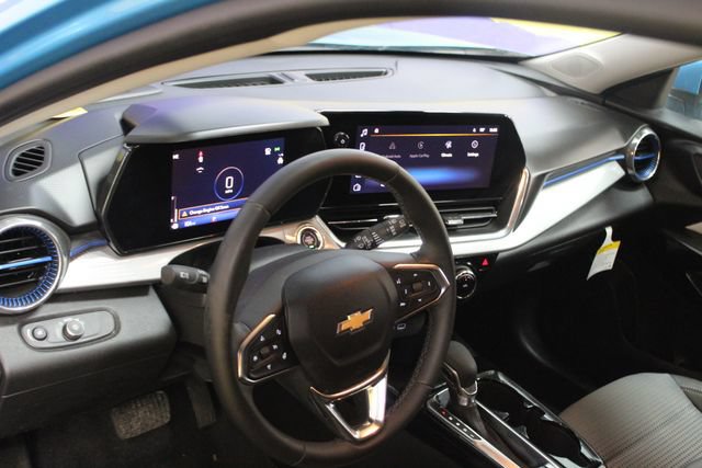 Used 2025 Chevrolet Trax LT w/ Driver Confidence Package FWD image 14