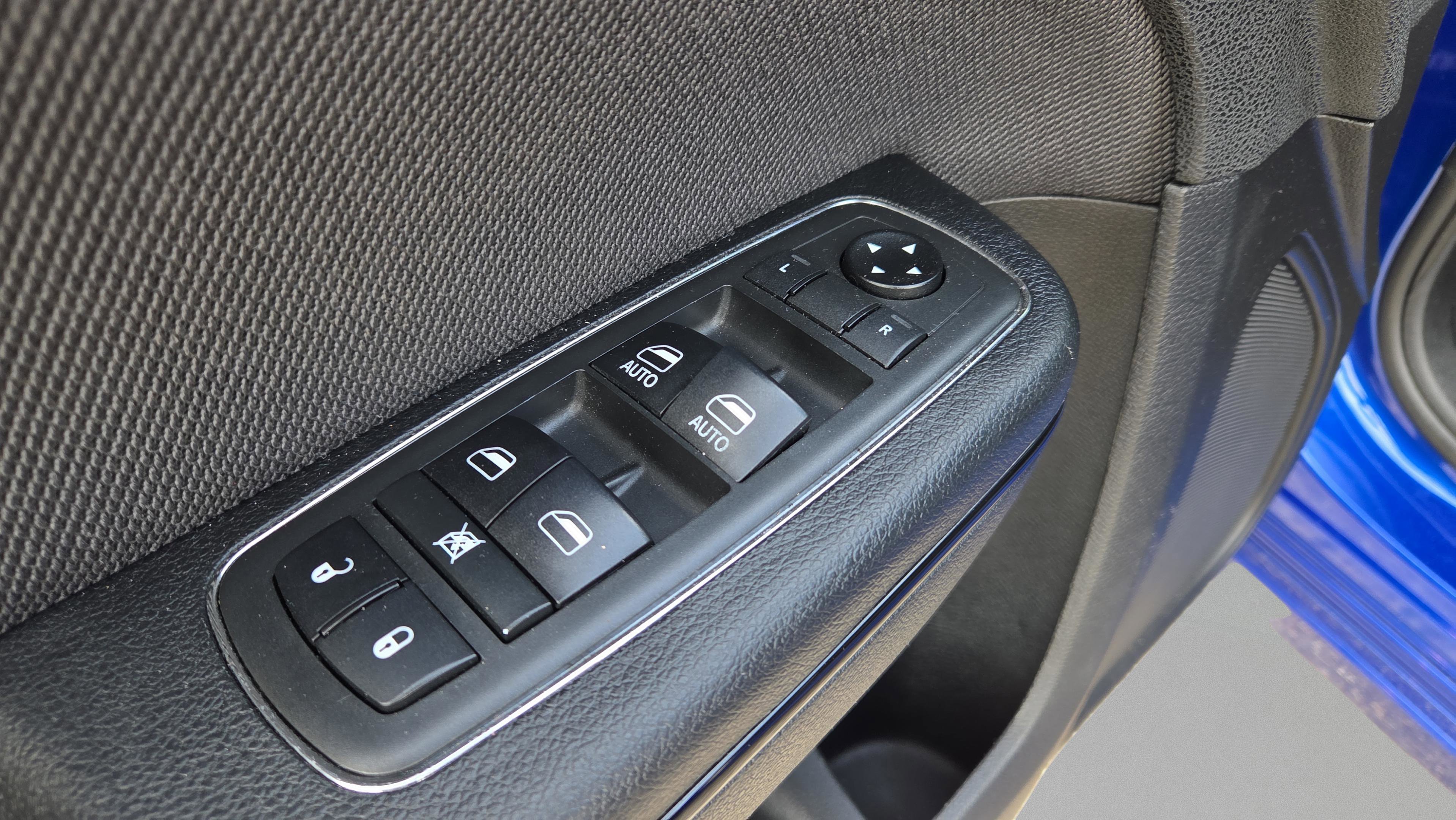 Used 2018 Dodge Charger SXT w/ Blacktop Package RWD image 18