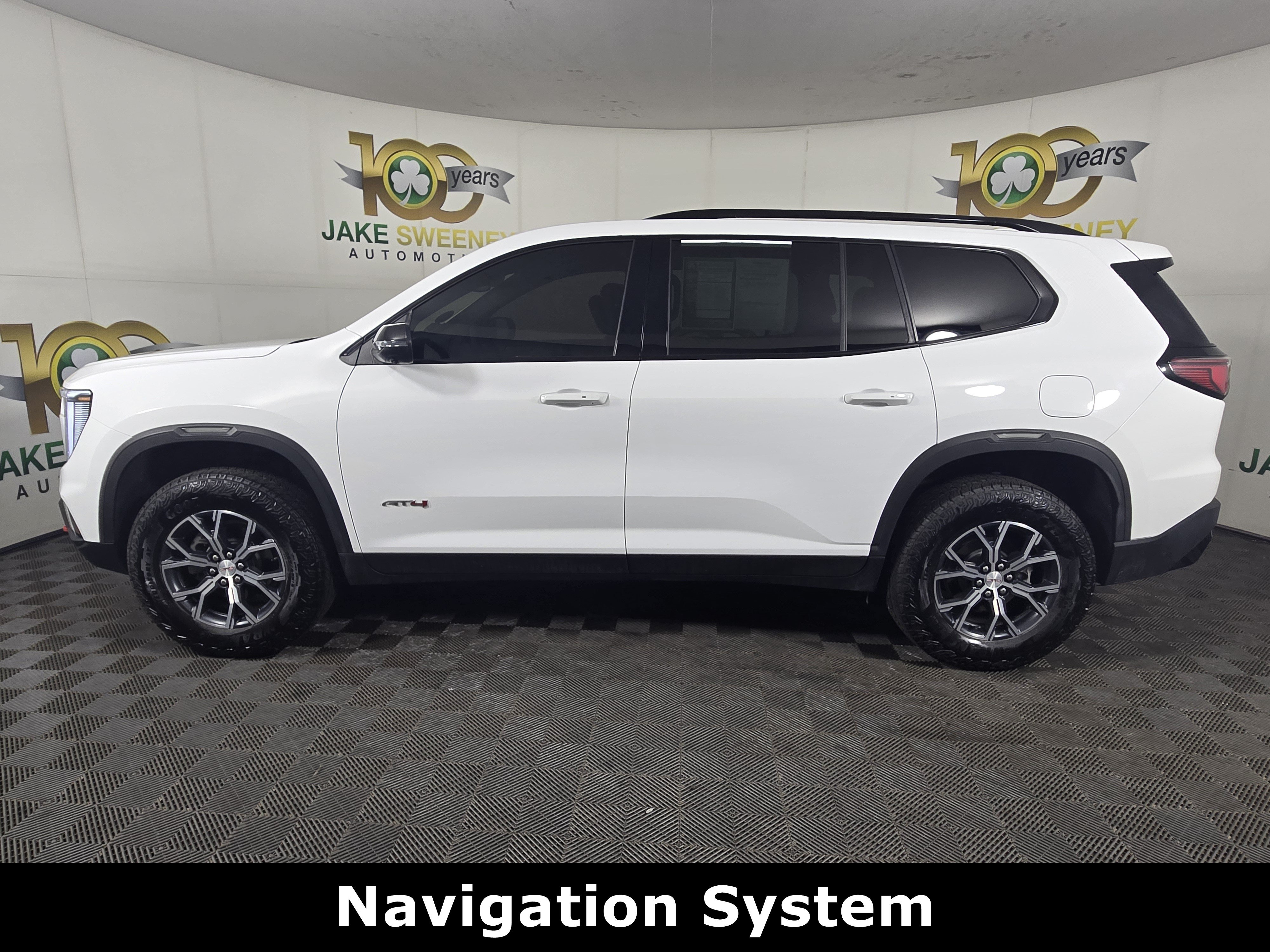 Used 2025 GMC Acadia AT4 w/ Luxury Package AWD/4WD image 4