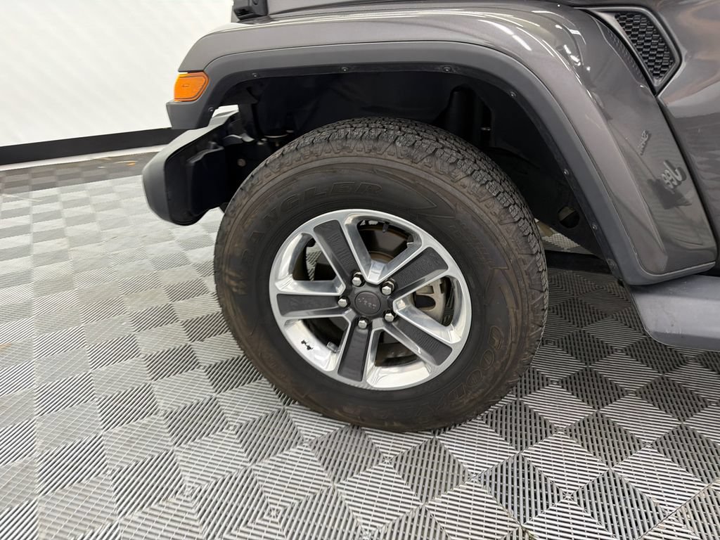 Used 2018 Jeep Wrangler Unlimited Sahara AWD/4WD image 12