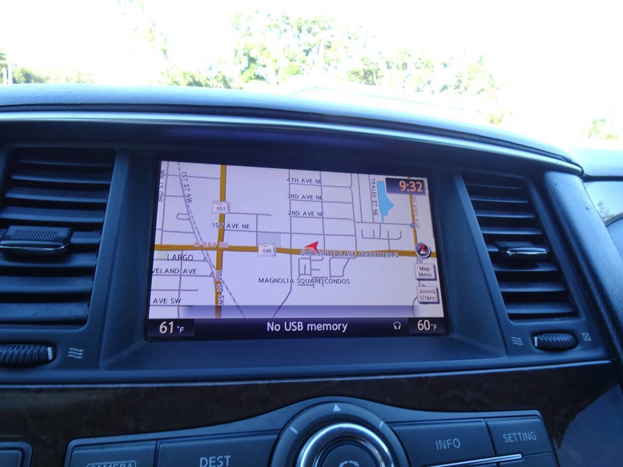 Used 2012 INFINITI QX56 4WD w/ Deluxe Touring Pkg image 26