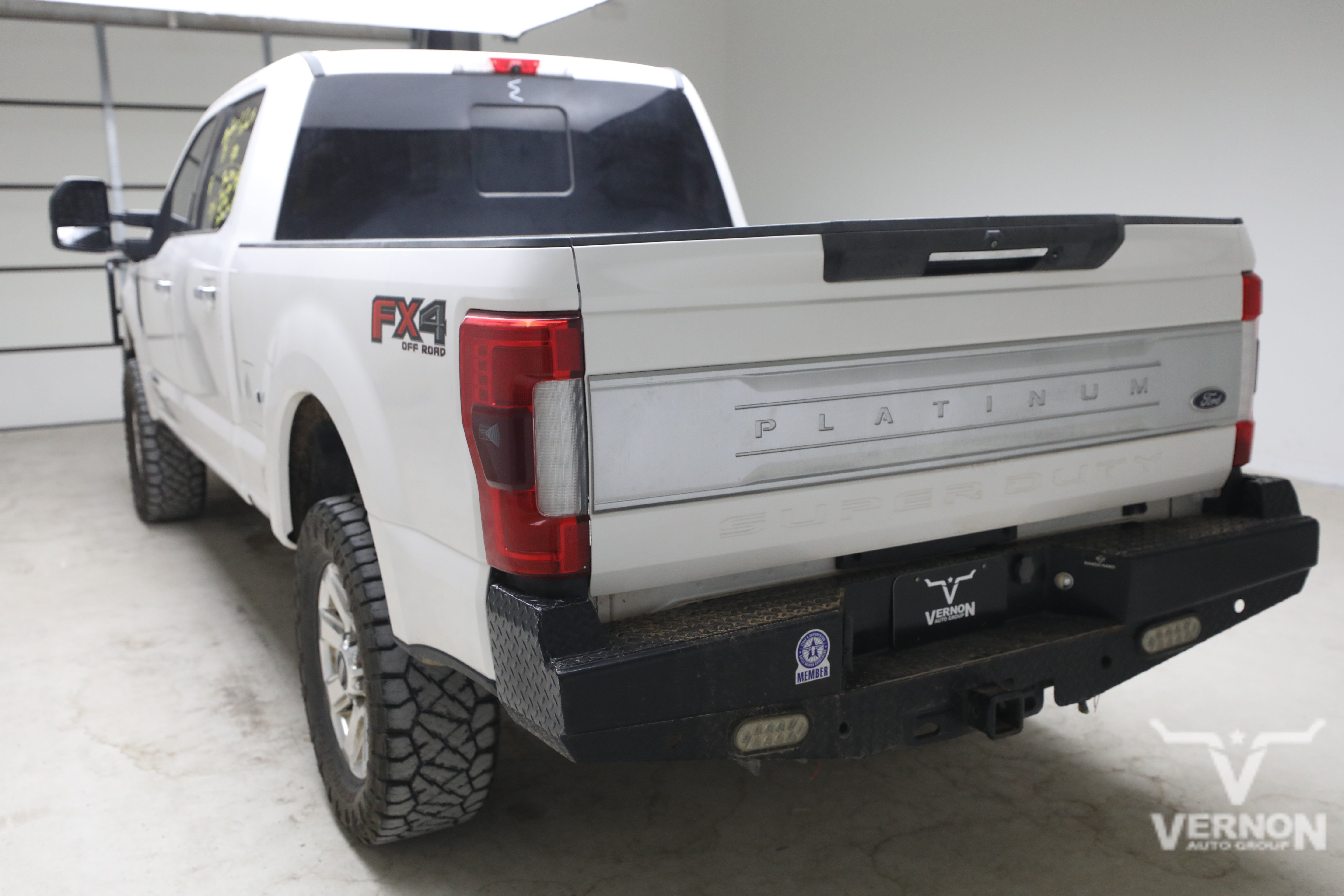 Used 2017 Ford F250 Platinum w/ Platinum Ultimate Package AWD/4WD image 2