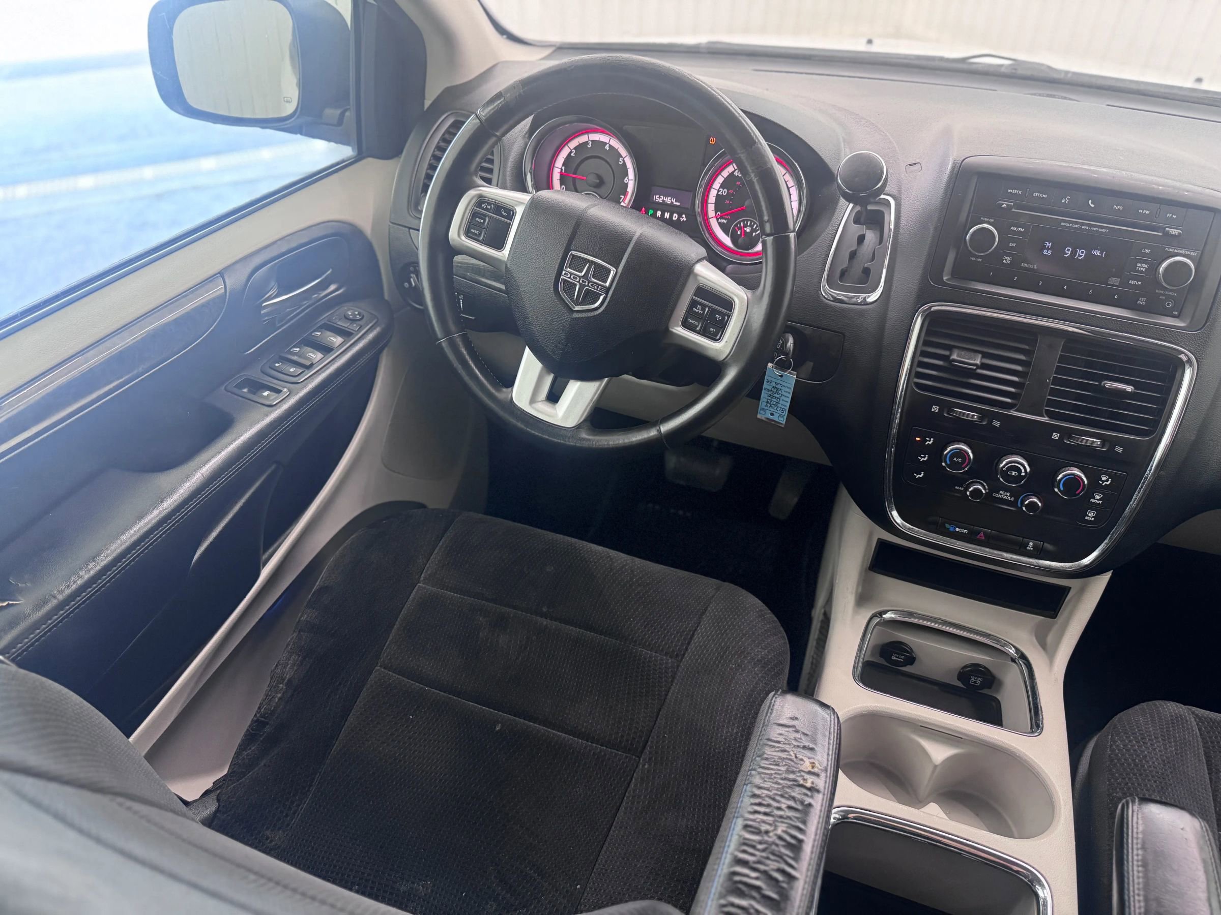 Used 2013 Dodge Grand Caravan SXT w/ UConnect Hands-Free Group image 17