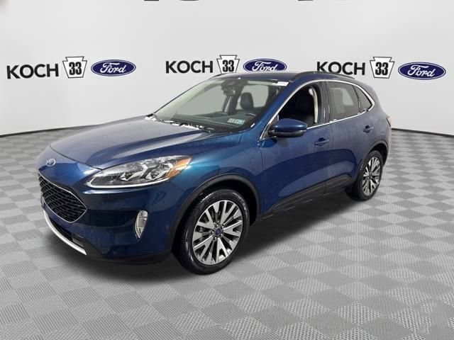 Used 2020 Ford Escape Titanium image 3