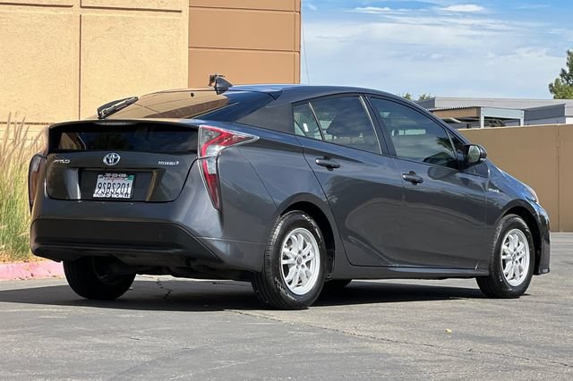 Used 2017 Toyota Prius Four FWD image 4