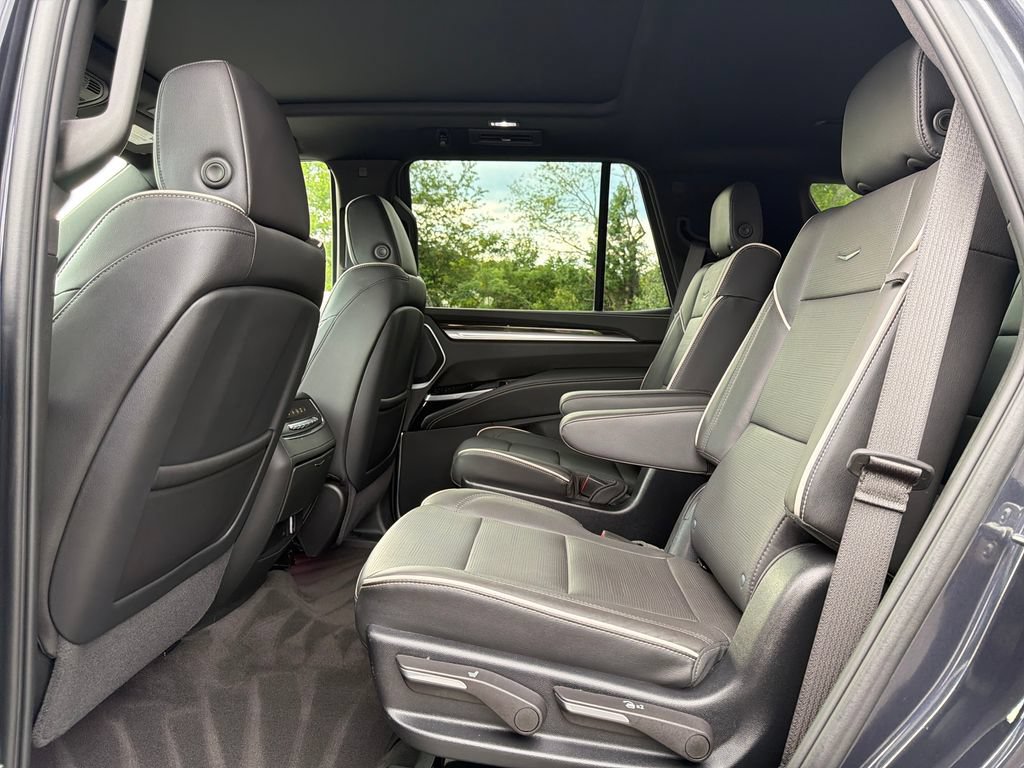 Certified 2025 Cadillac Escalade Premium Luxury AWD/4WD image 11