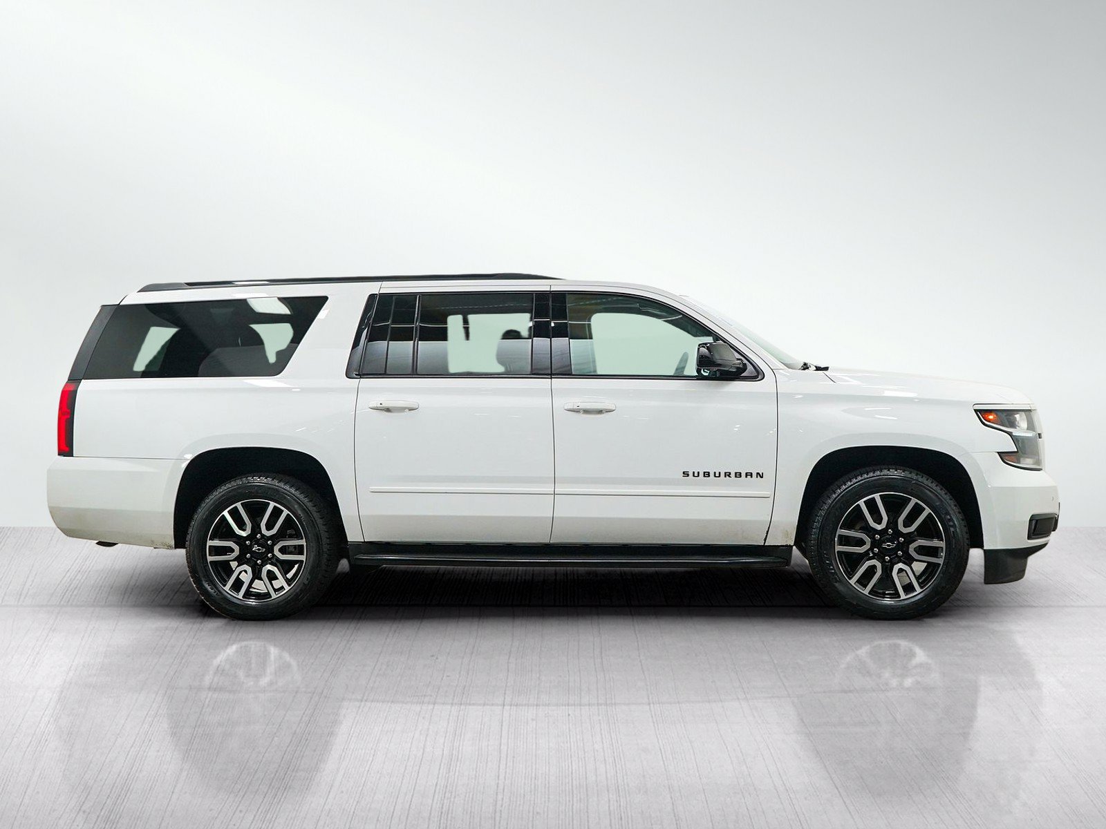 Used 2018 Chevrolet Suburban Premier w/ RST Edition AWD/4WD image 6
