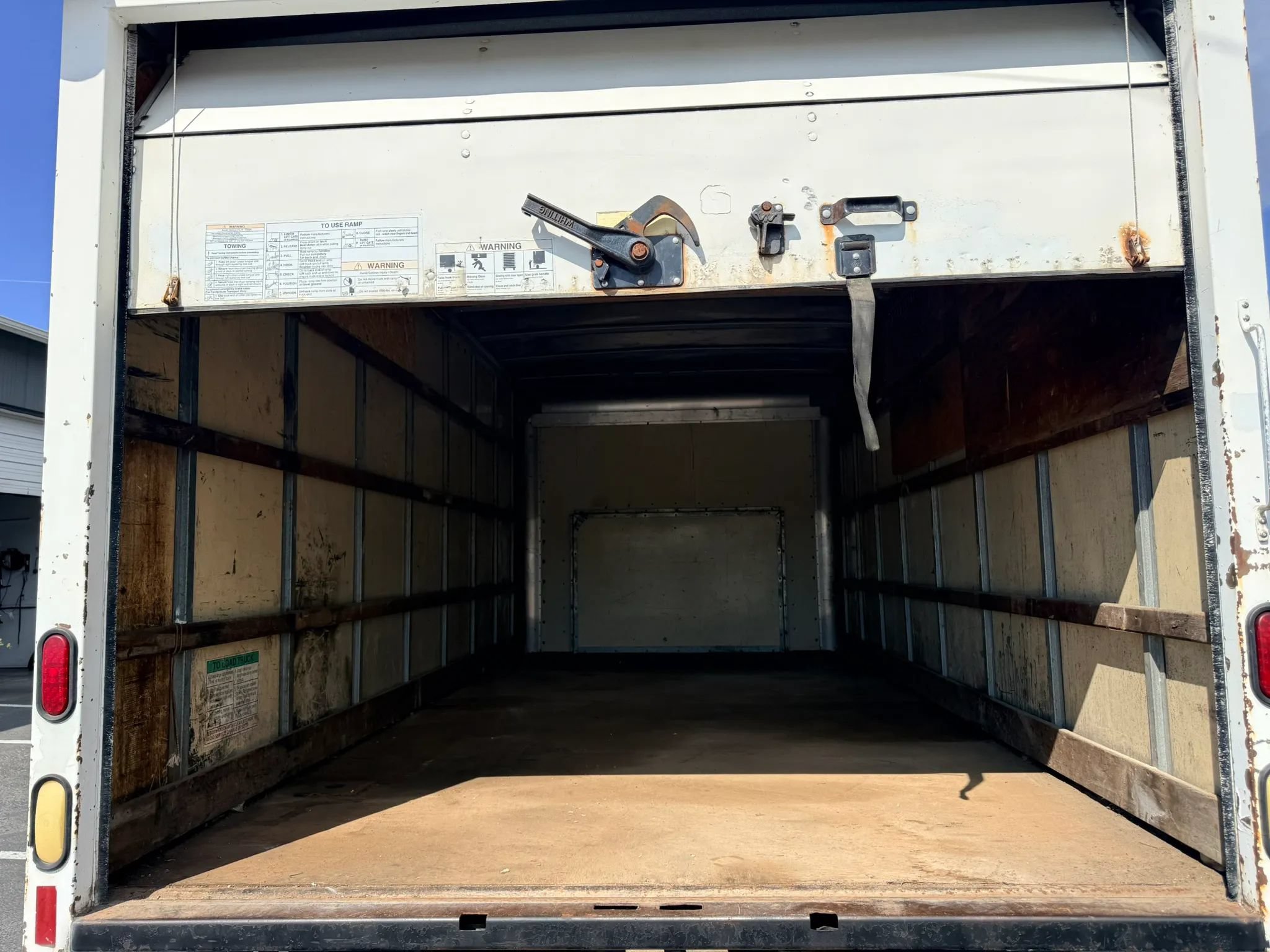 Used 2002 Ford E-350 and Econoline 350 Super Duty RWD image 7