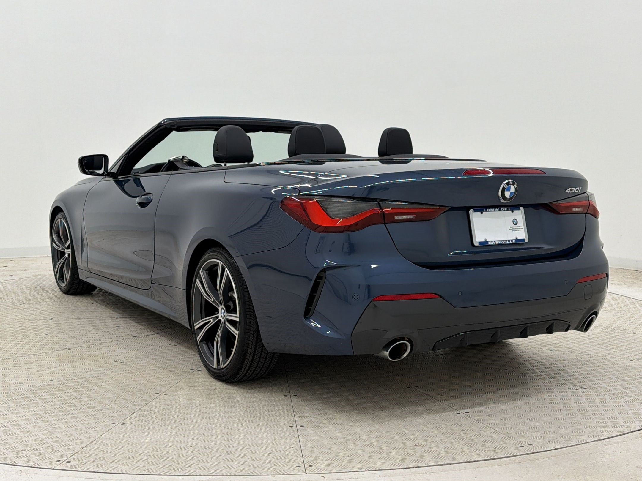 Used 2022 BMW 430i Convertible w/ M Sport Package RWD image 3
