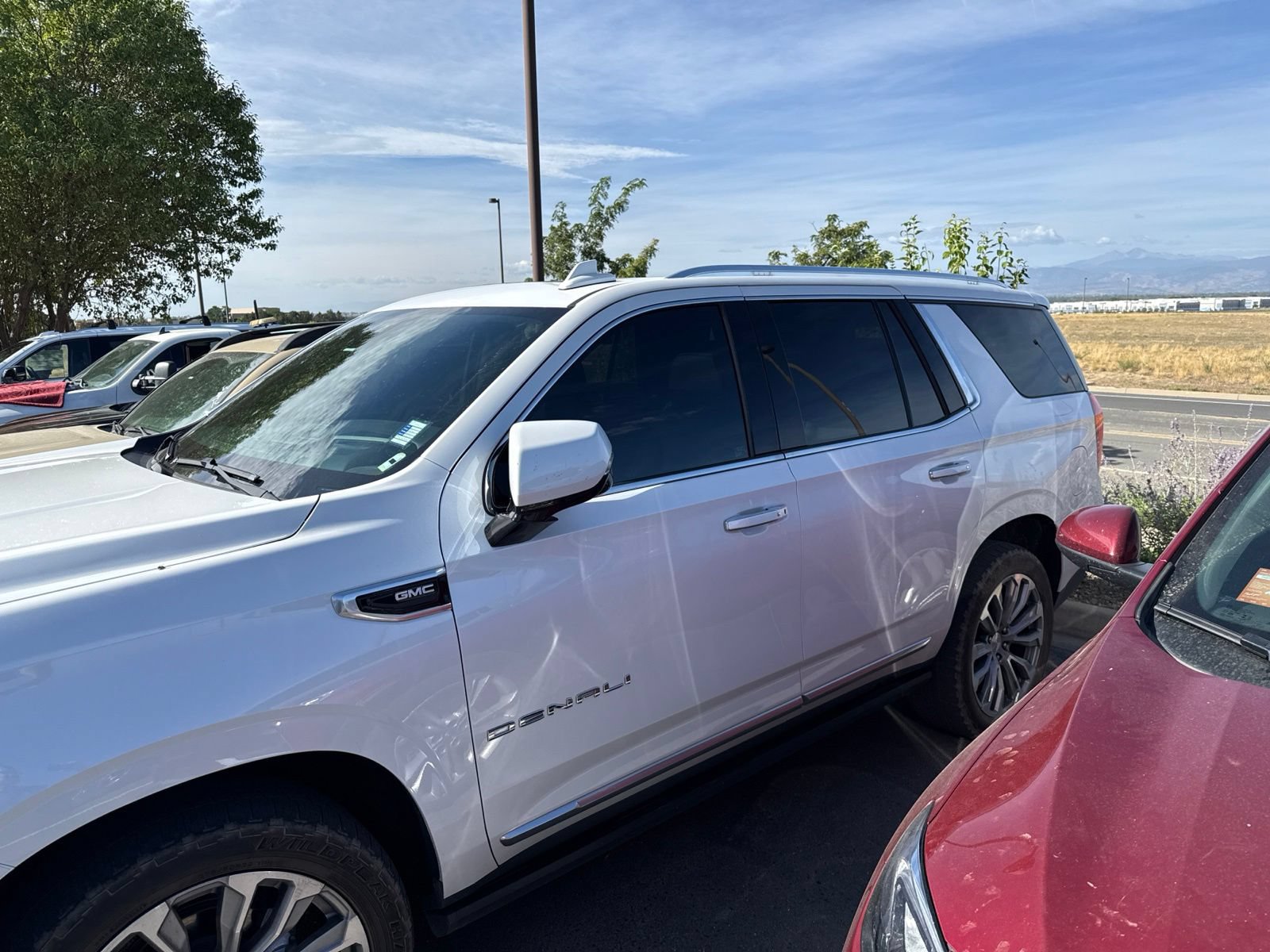 Used 2021 GMC Yukon Denali w/ Denali Premium Package AWD/4WD image 3