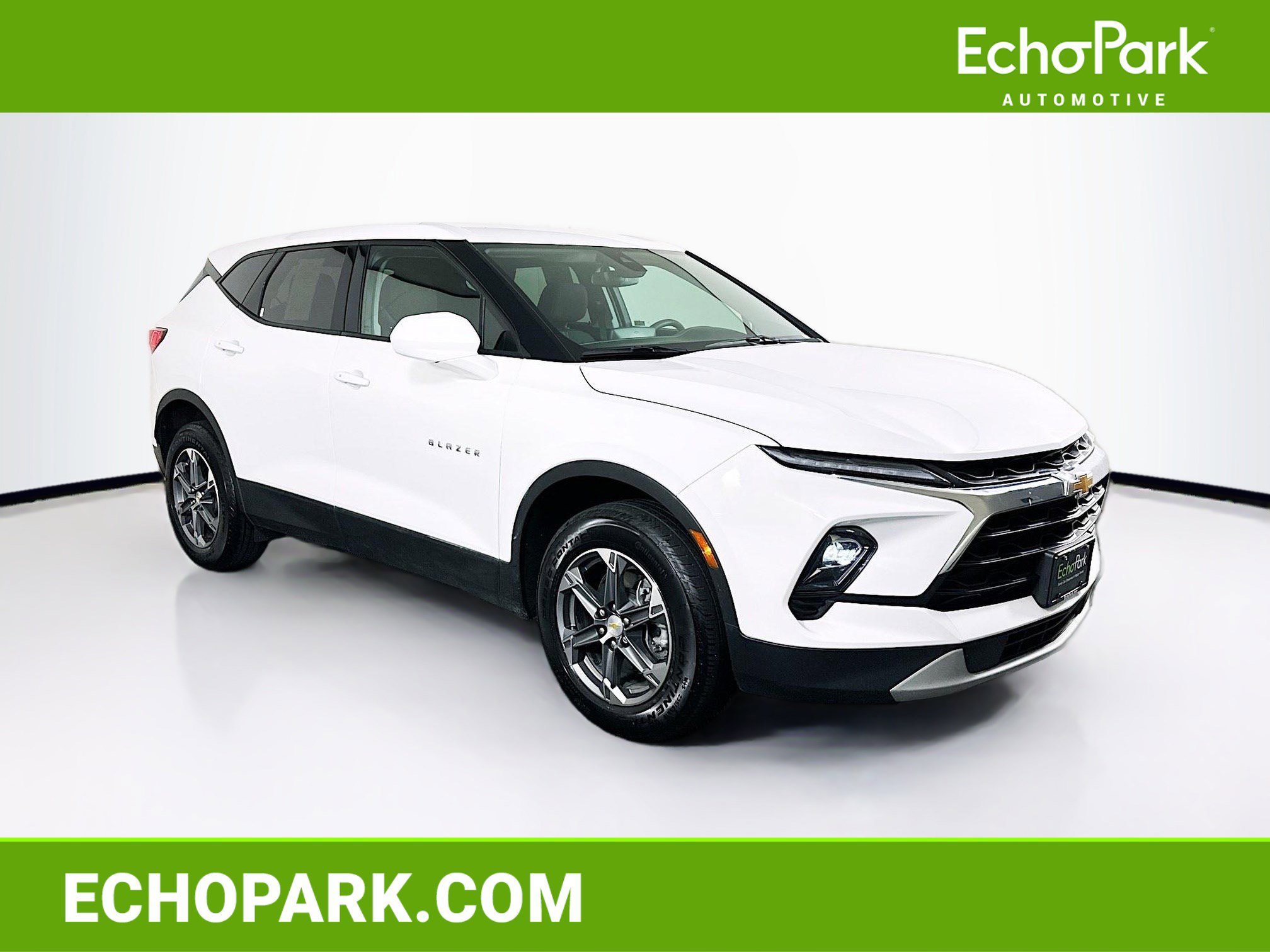 Used 2025 Chevrolet Blazer LT FWD image 1