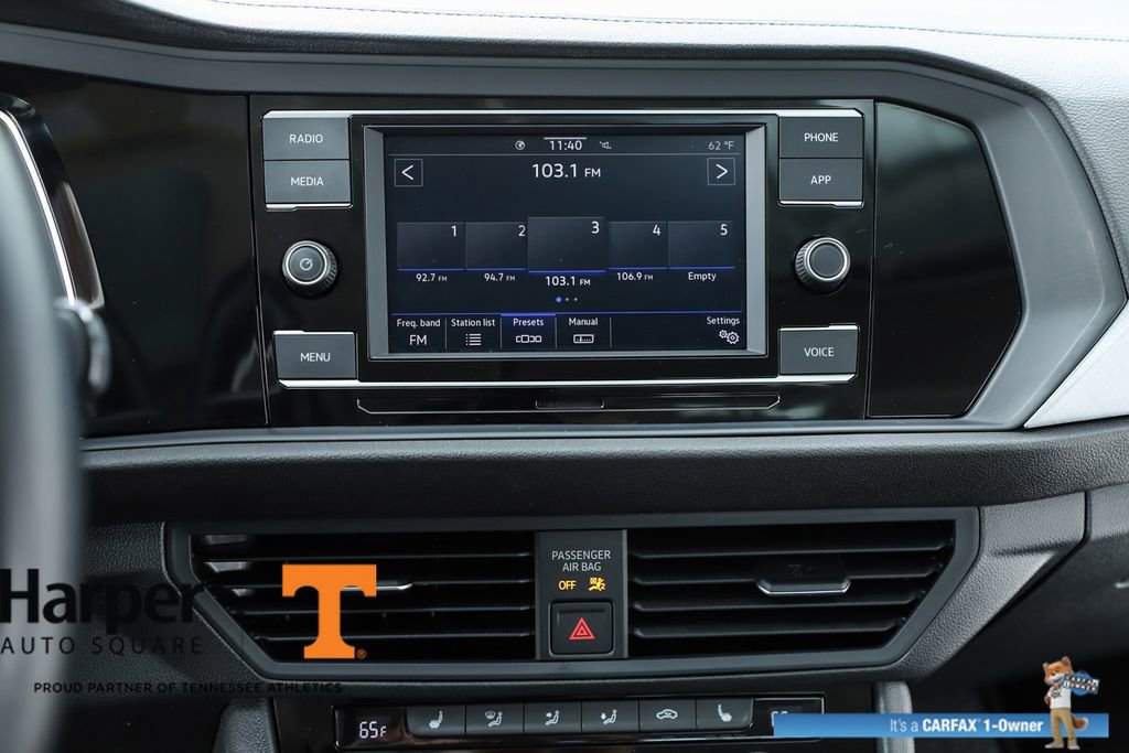 Used 2023 Volkswagen Jetta SE w/ Panoramic Sunroof Package image 25