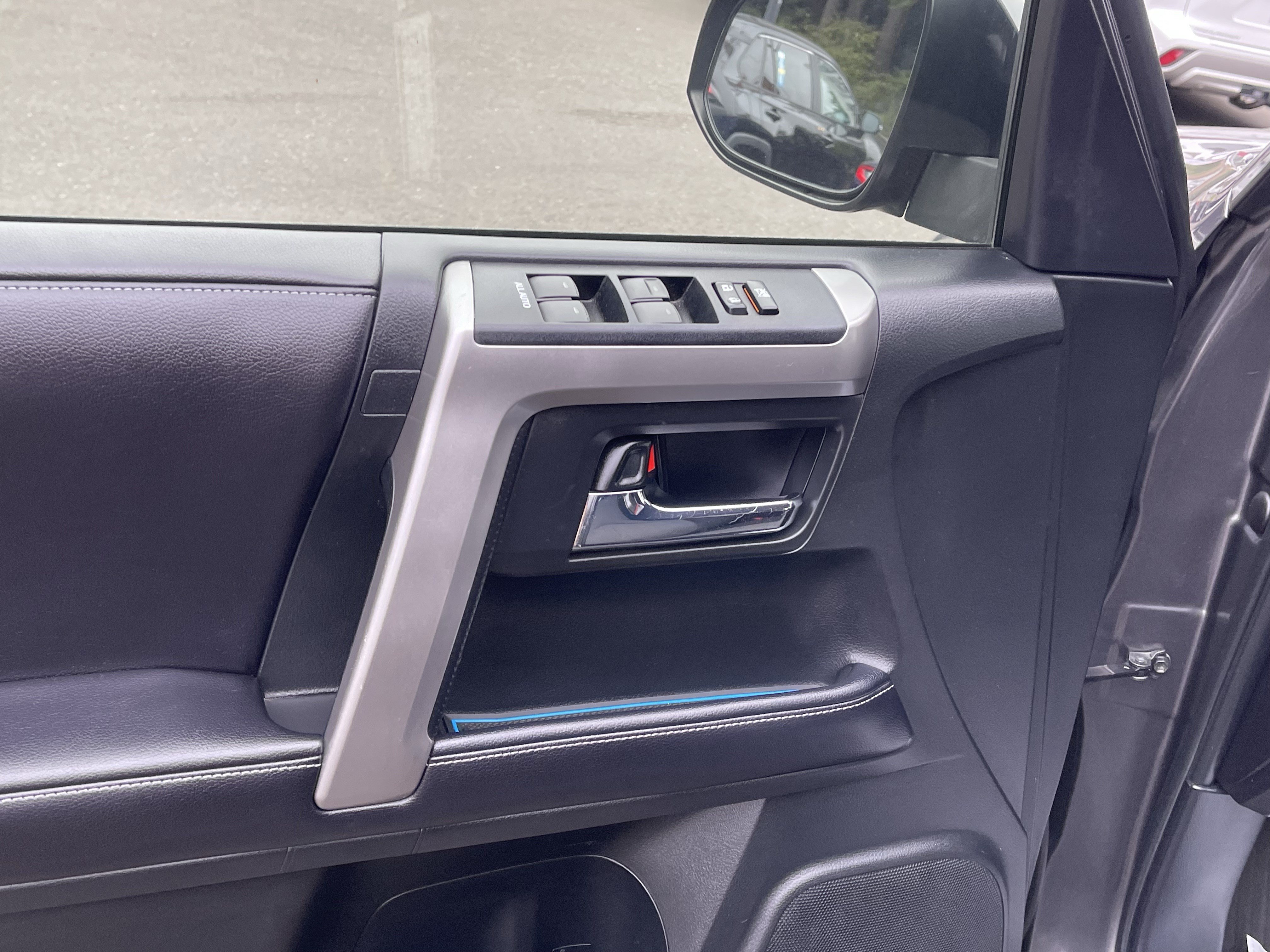 Certified 2019 Toyota 4Runner SR5 AWD/4WD image 17