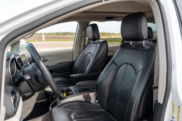 Used 2018 Chrysler Pacifica Limited FWD image 14