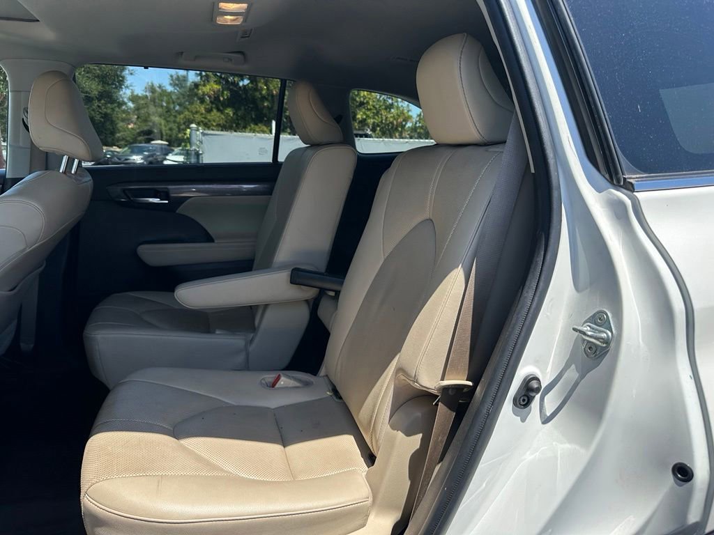 Used 2020 Toyota Highlander Limited FWD image 8