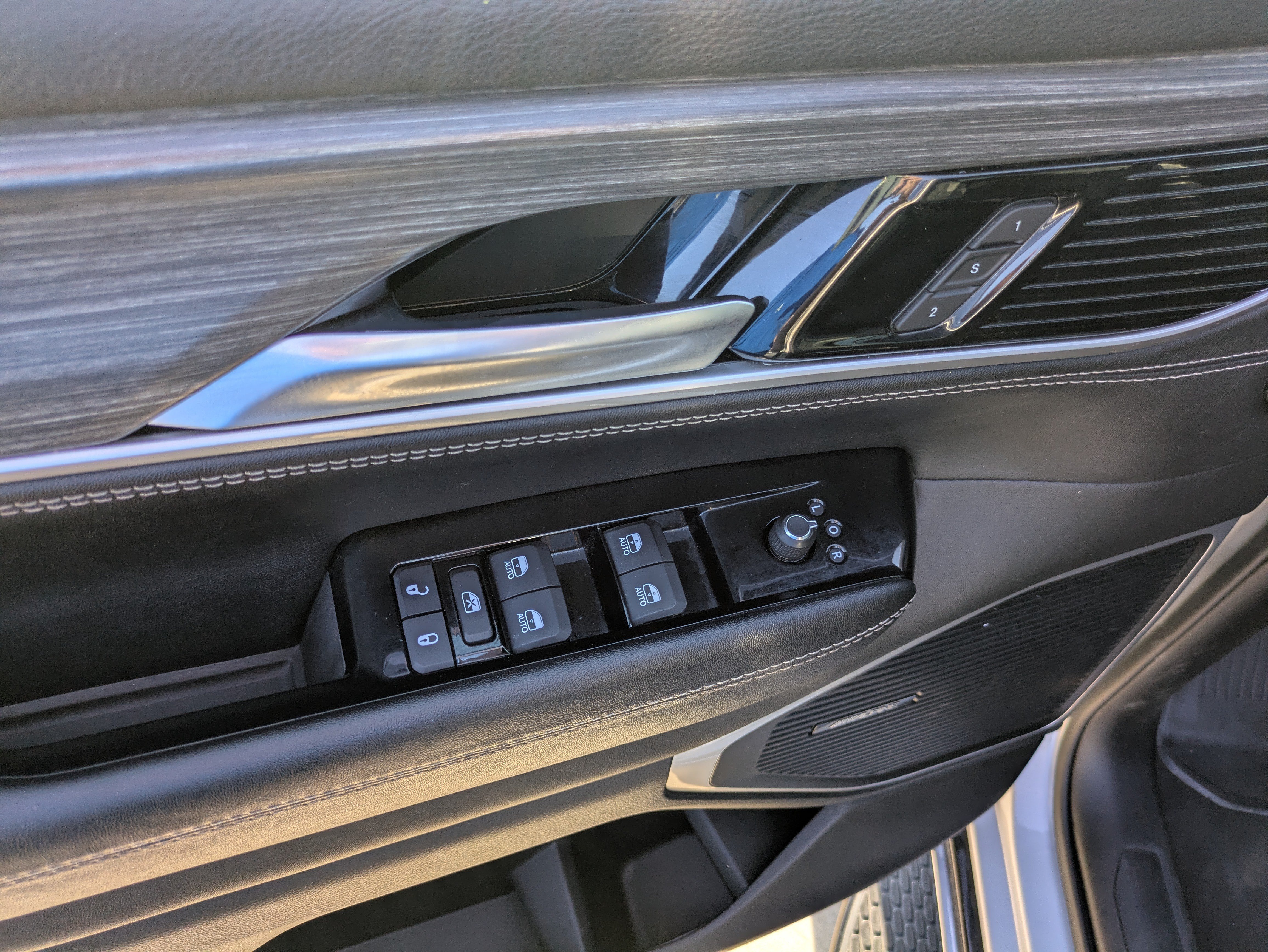 Used 2024 Jeep Wagoneer L Series II w/ Flexible Seating Group RWD image 6