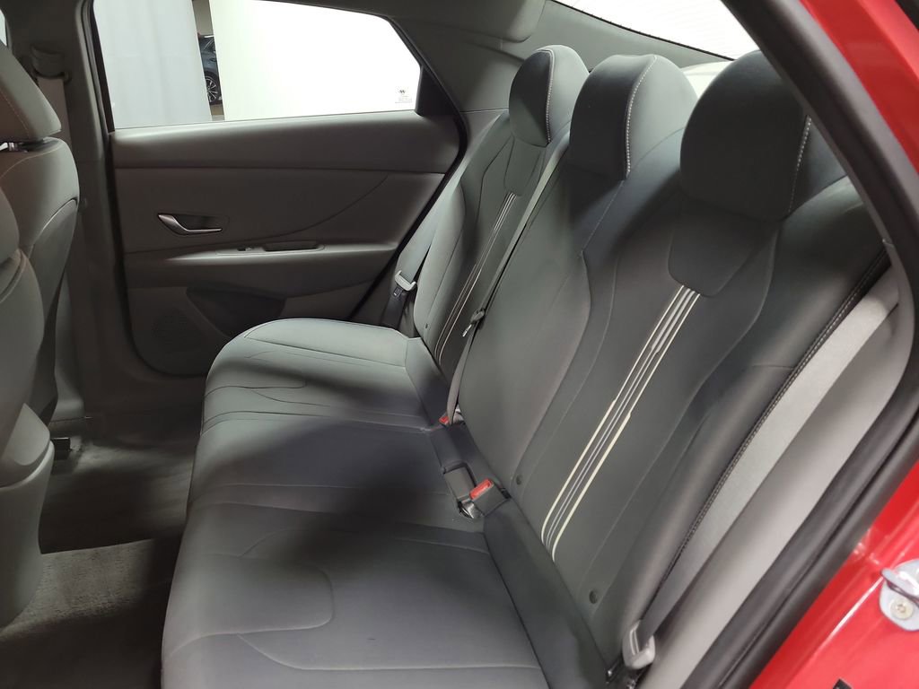 Used 2022 Hyundai Elantra SEL image 19