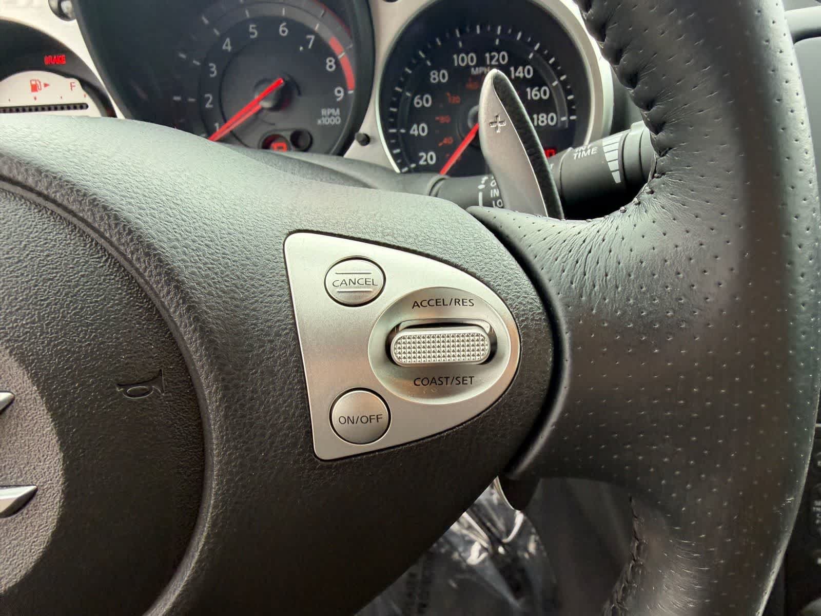 Used 2009 Nissan 370Z Touring w/ Sport Pkg RWD image 19