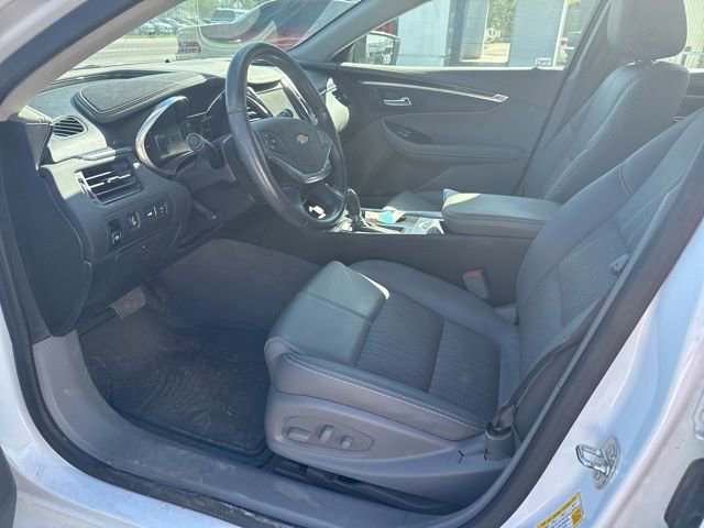 Used 2016 Chevrolet Impala LT w/ Convenience Package image 11