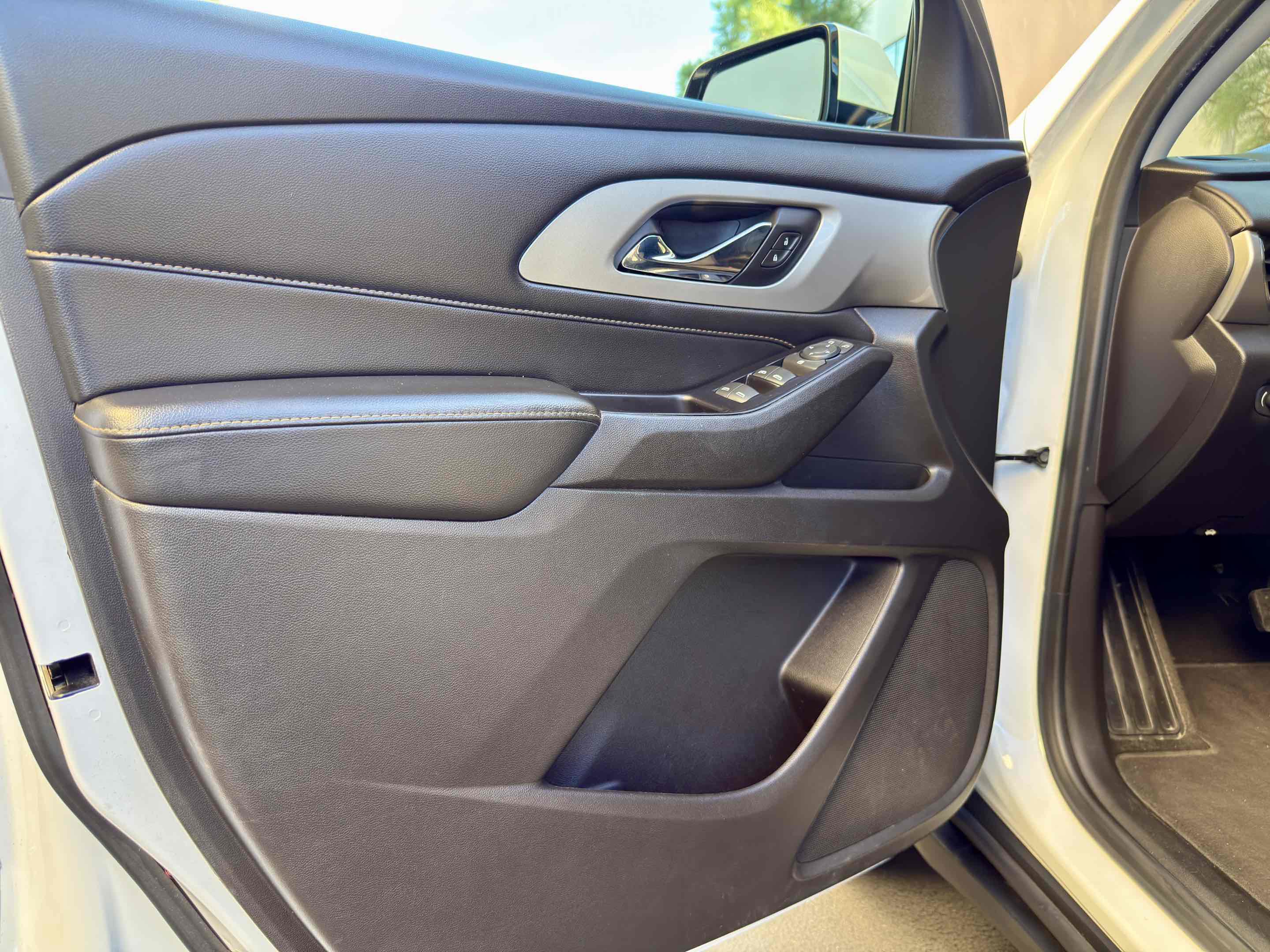 Used 2018 Chevrolet Traverse LT w/ LPO, Black Accent Package image 30