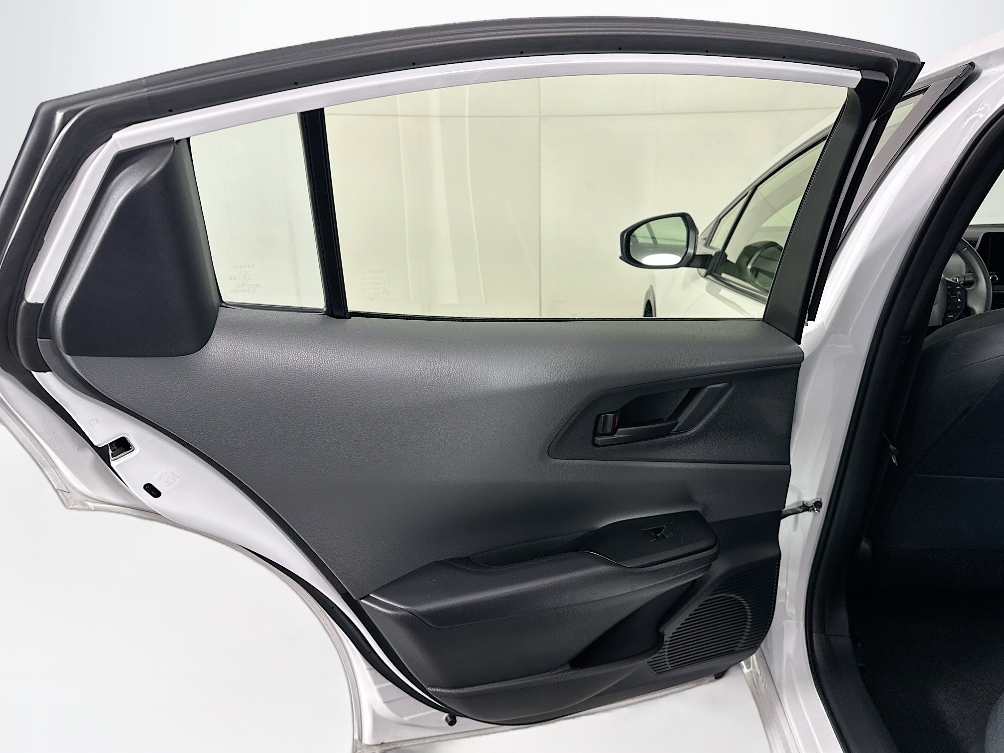 Used 2024 Toyota Prius LE FWD image 25