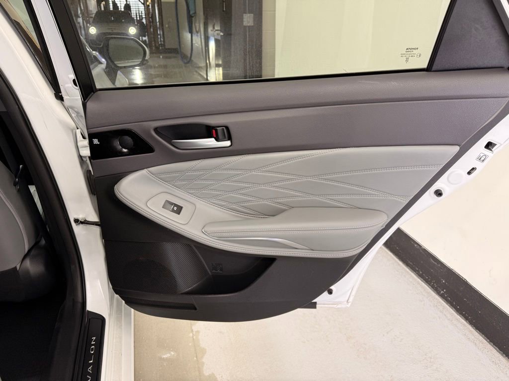 Used 2019 Toyota Avalon Limited w/ All Weather Liner Package FWD image 23