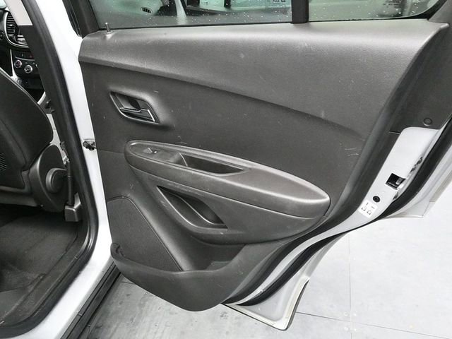 Used 2019 Chevrolet Trax LT w/ LT Convenience Package image 11