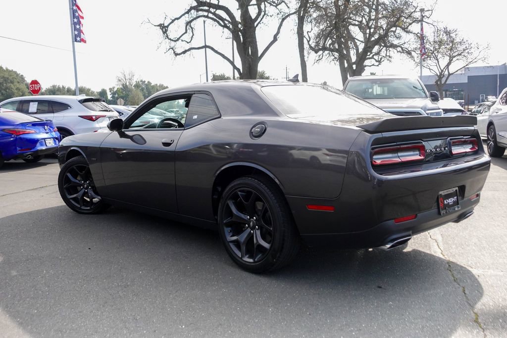 Used 2018 Dodge Challenger R/T w/ Blacktop Package image 9